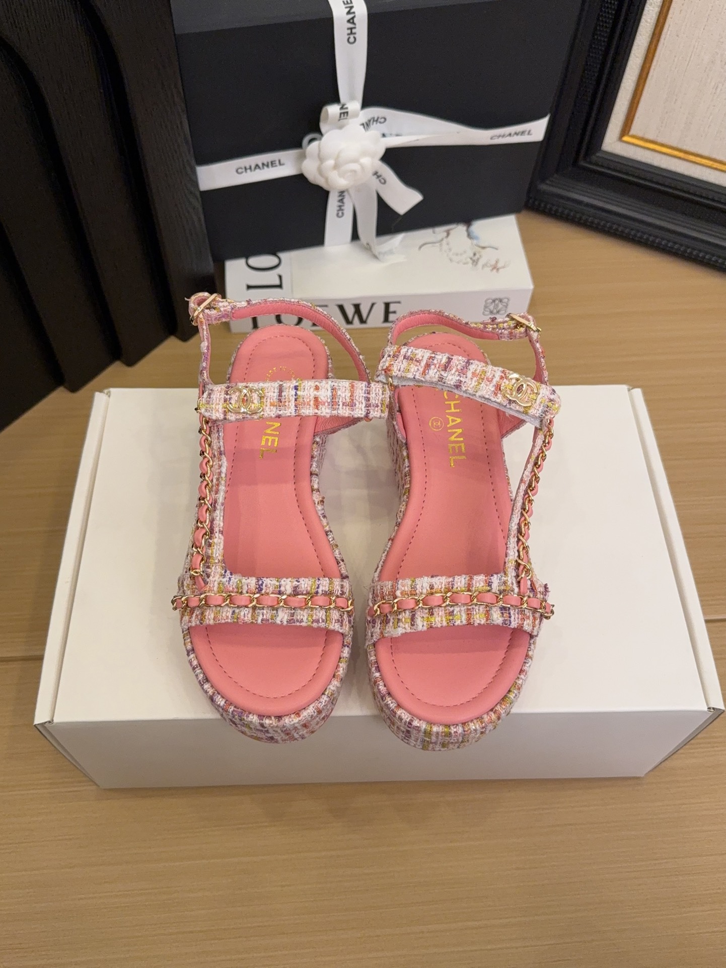 샤넬 25 신상 고퀄리티 체인 버클 웨지 샌들