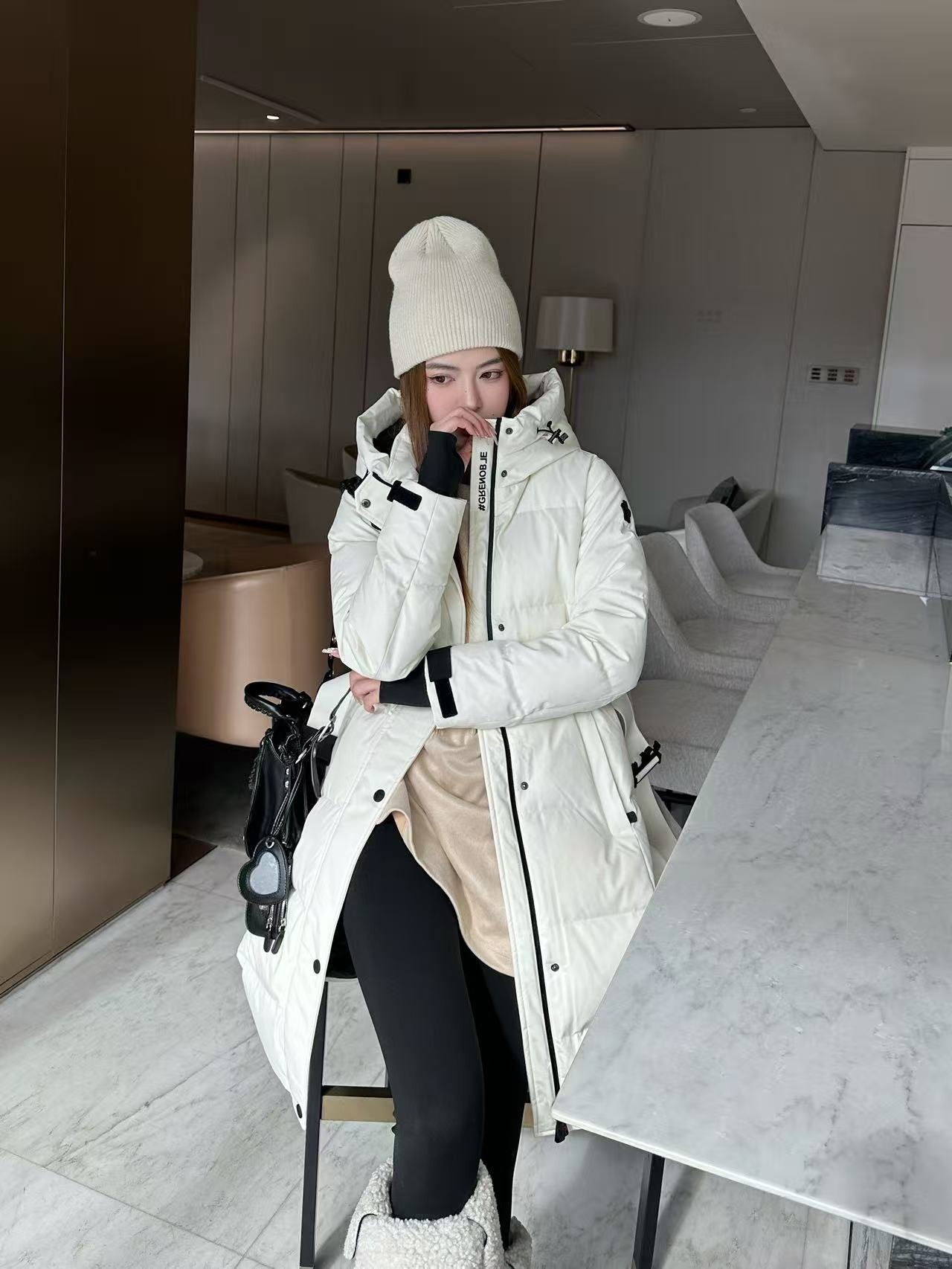 몽클레어 신상 스키복 컬렉션 하프다운 코트