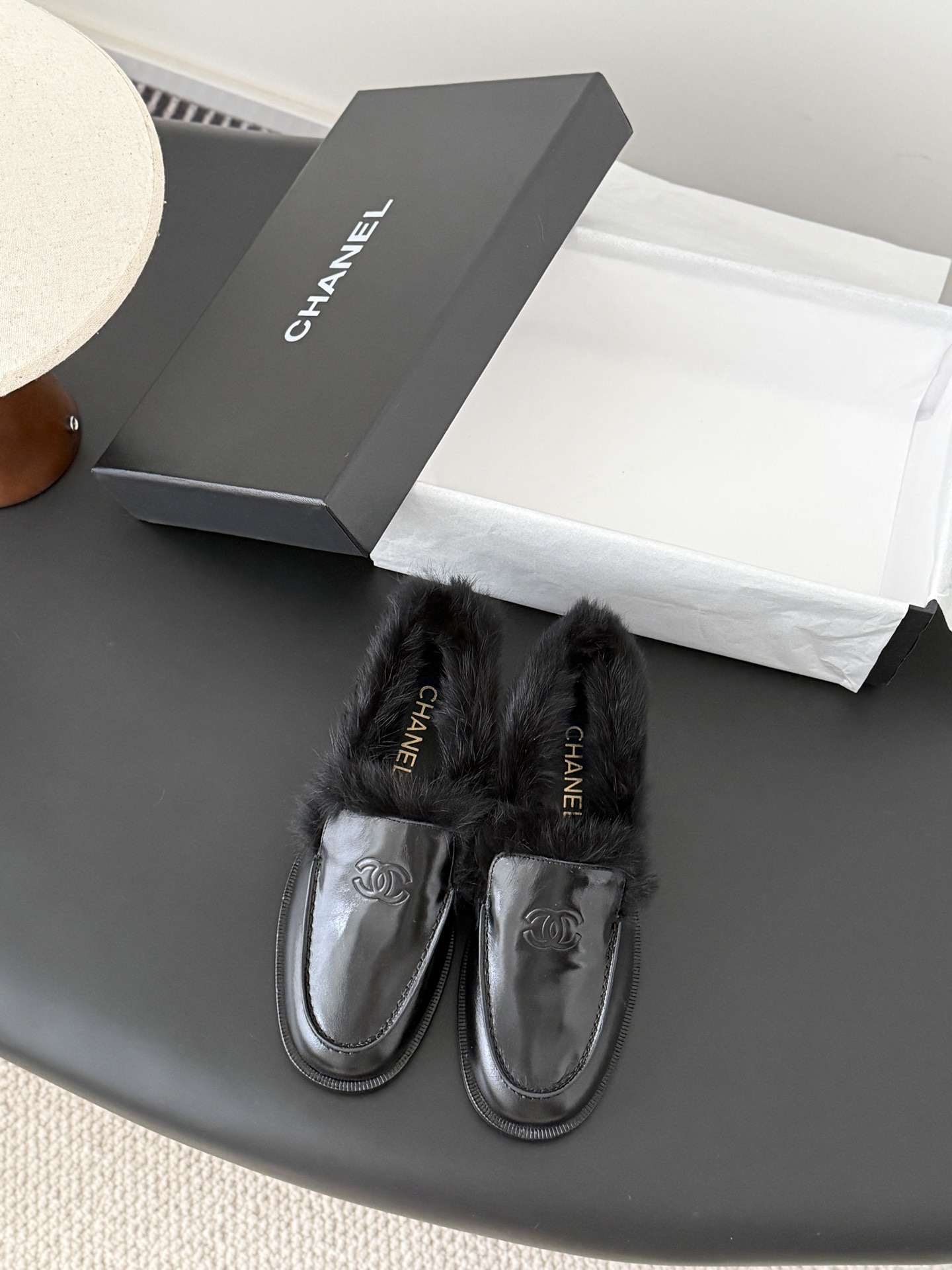 샤넬 25 신상 코코네이즈 퍼 로퍼