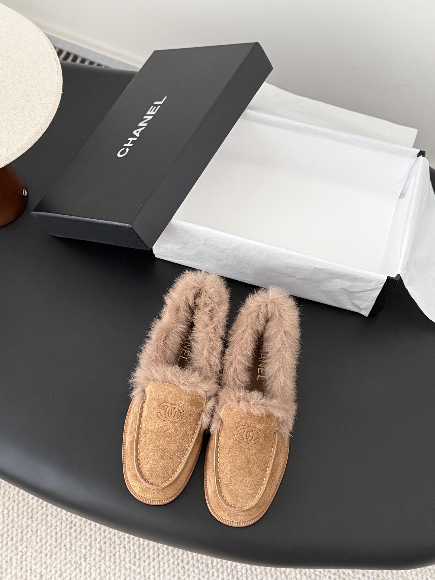 샤넬 25 신상 코코네이즈 퍼 로퍼