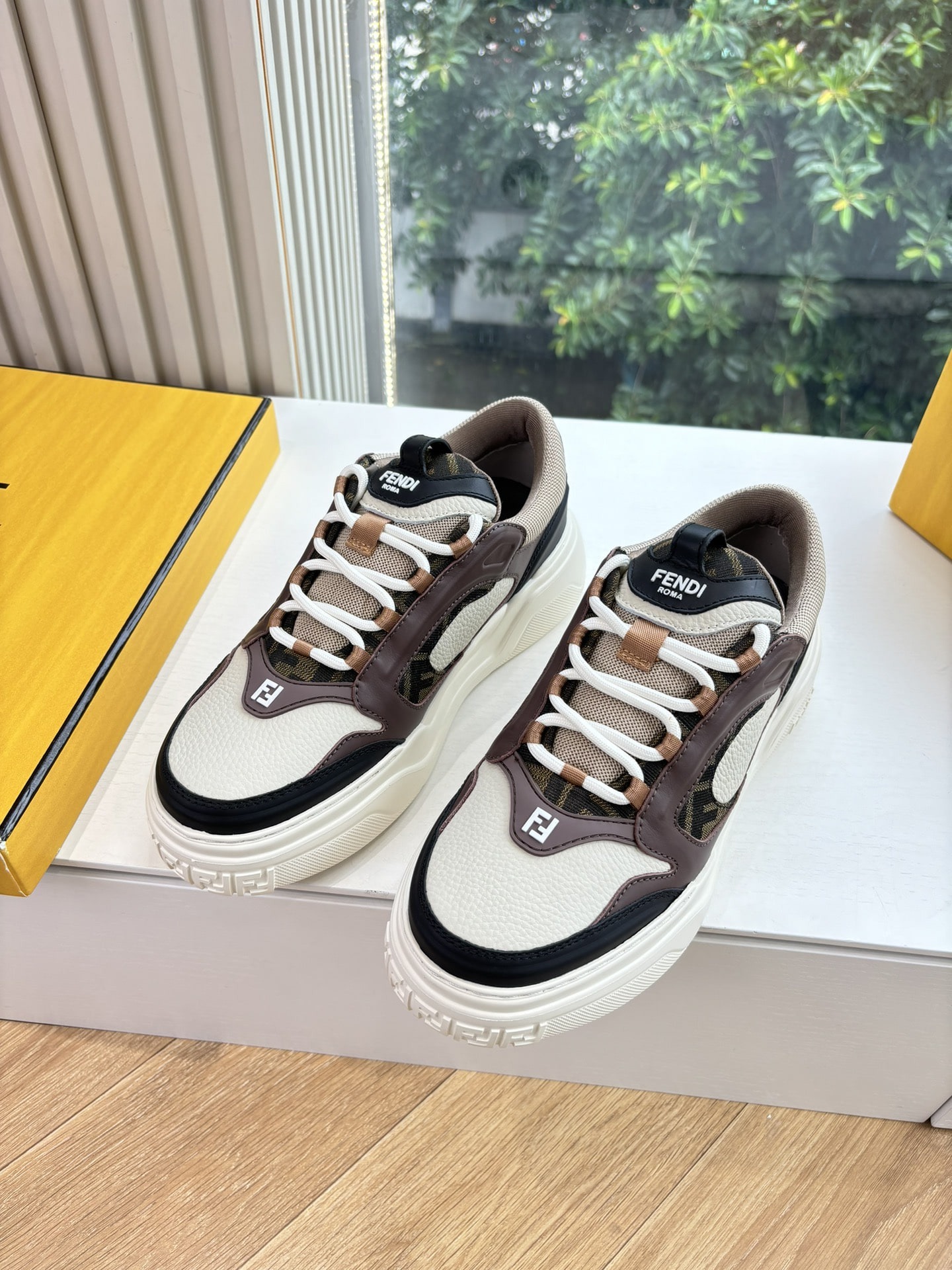 펜디 25 신상 클래식 스니커즈