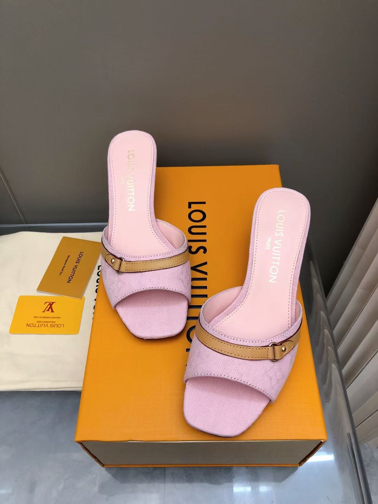 루이비통 25ss 최신형 데님 슬리퍼