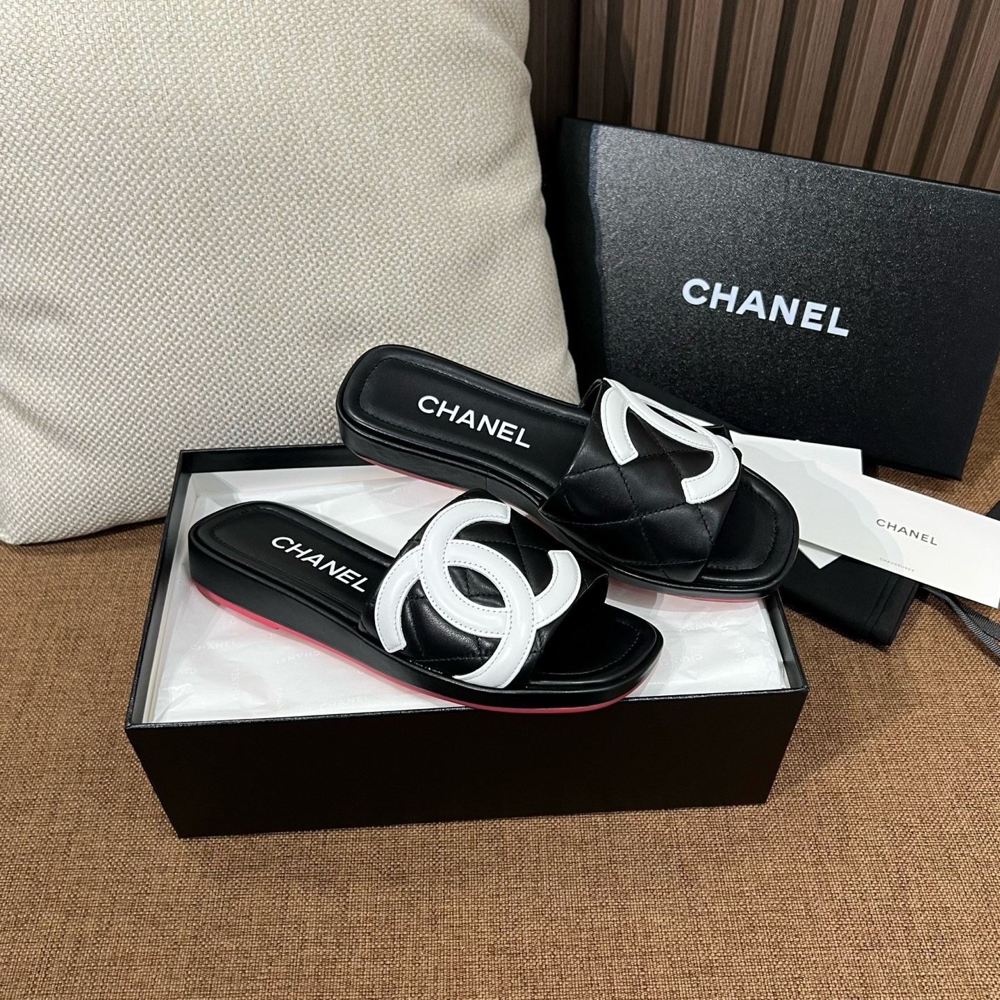 샤넬 25 여름 신상 더블 c 슬리퍼