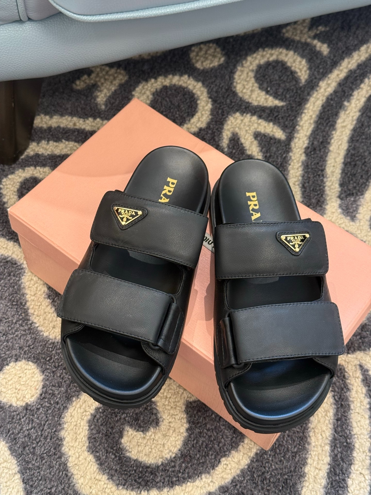 프라다 25 신상 양가죽 슬리퍼