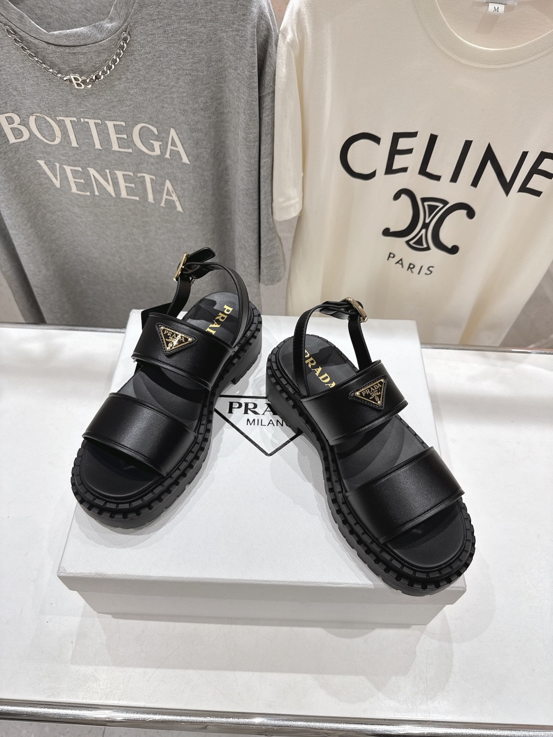 프라다 2025ss 여름 신상 빈티지 비치 통굽 샌들