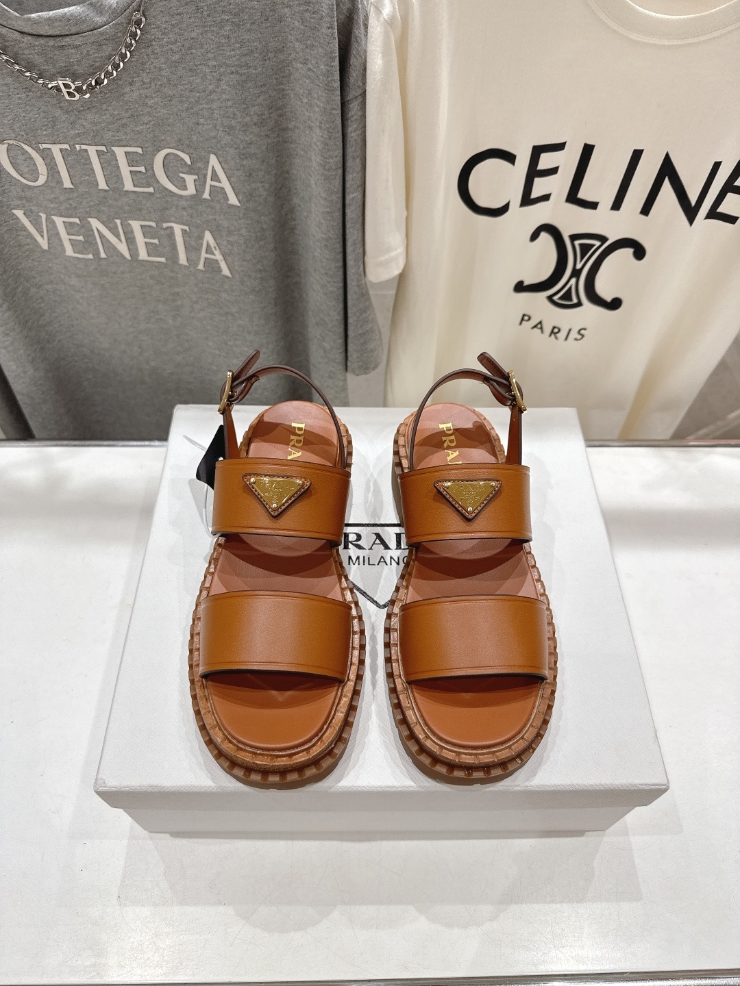 프라다 2025ss 여름 신상 빈티지 비치 통굽 샌들