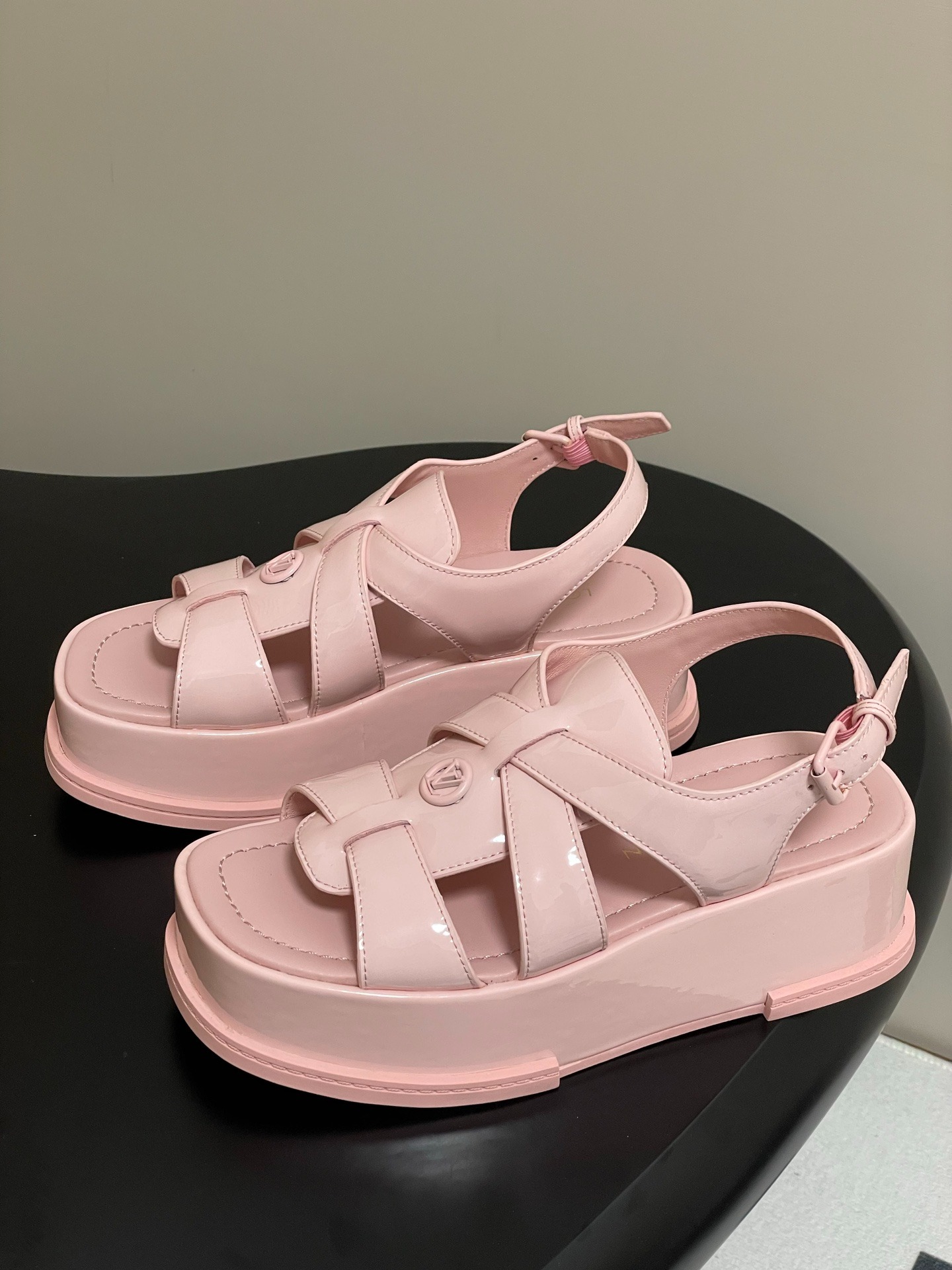 루이비통 25Ss 봄여름 신상 MAYA FLATFORM 샌들