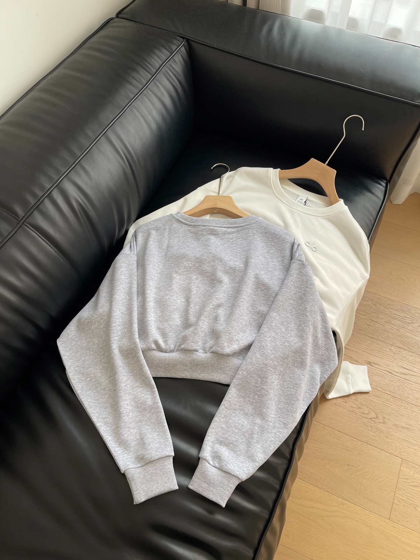 알로 2025 이른 봄 라운드넥 긴팔 숏 맨투맨