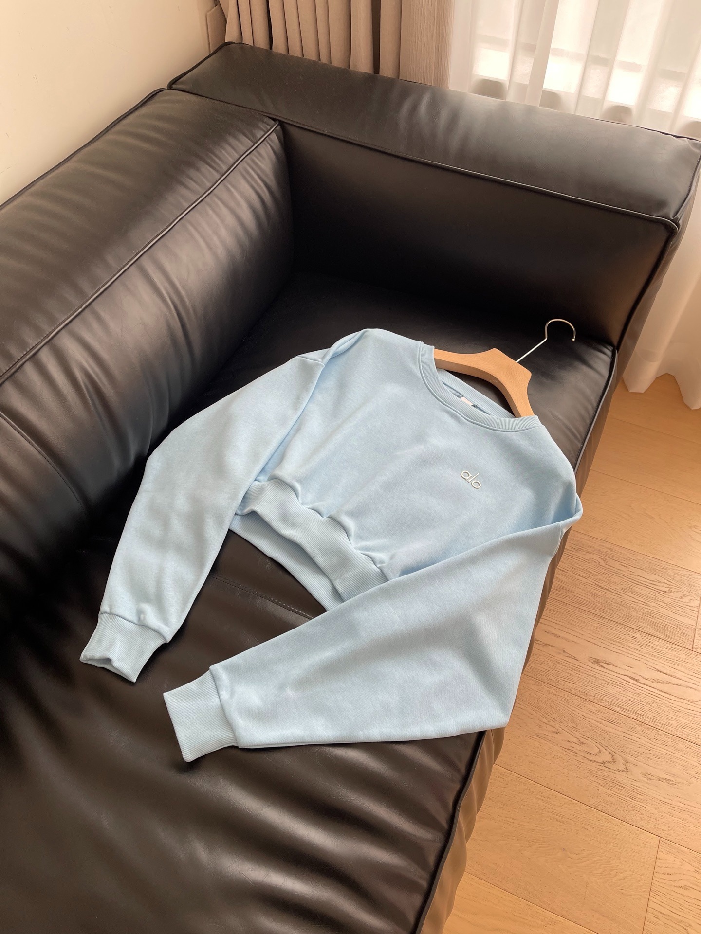 알로 2025 이른 봄 라운드넥 긴팔 숏 맨투맨