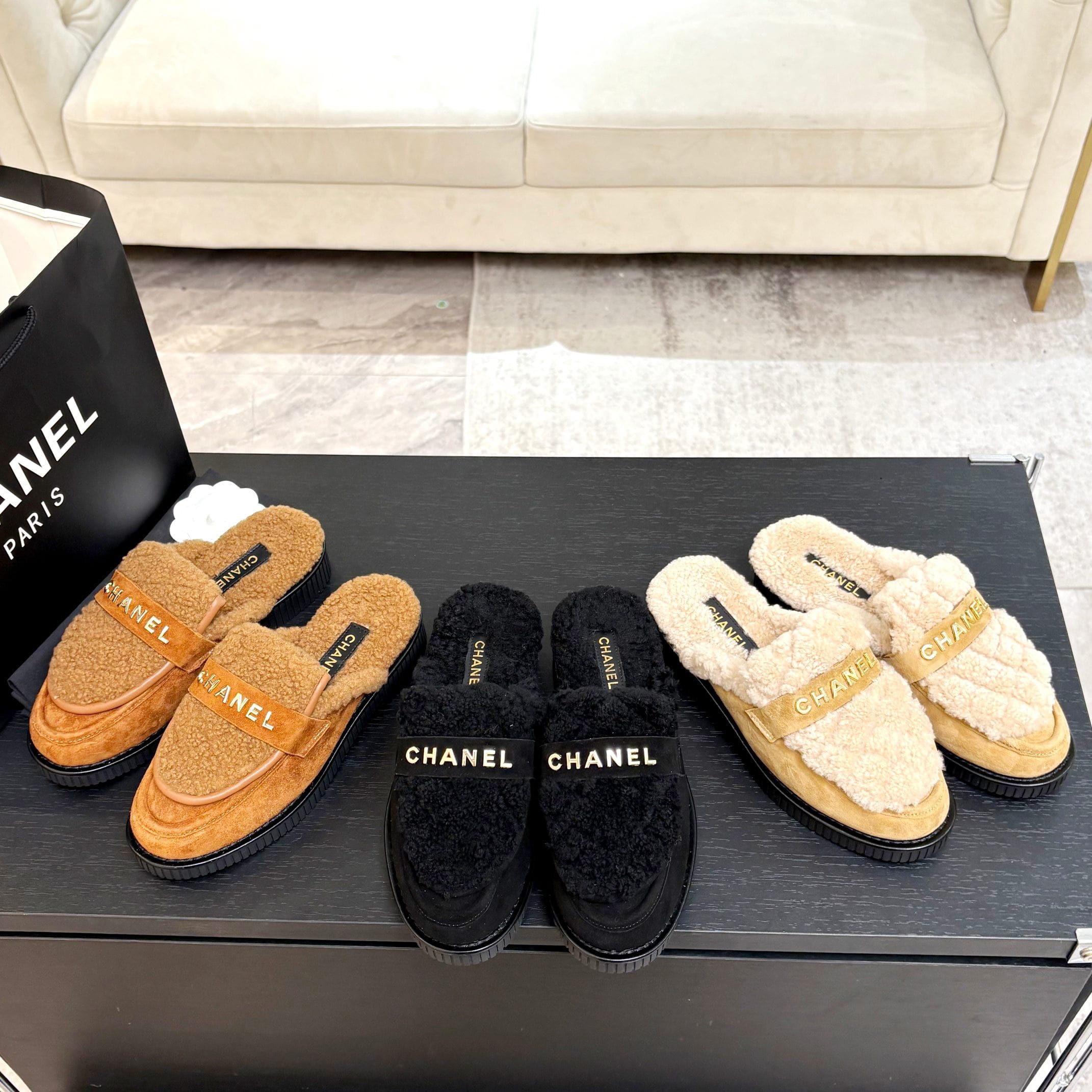 샤넬 25K 신상 양털 세미슬리퍼