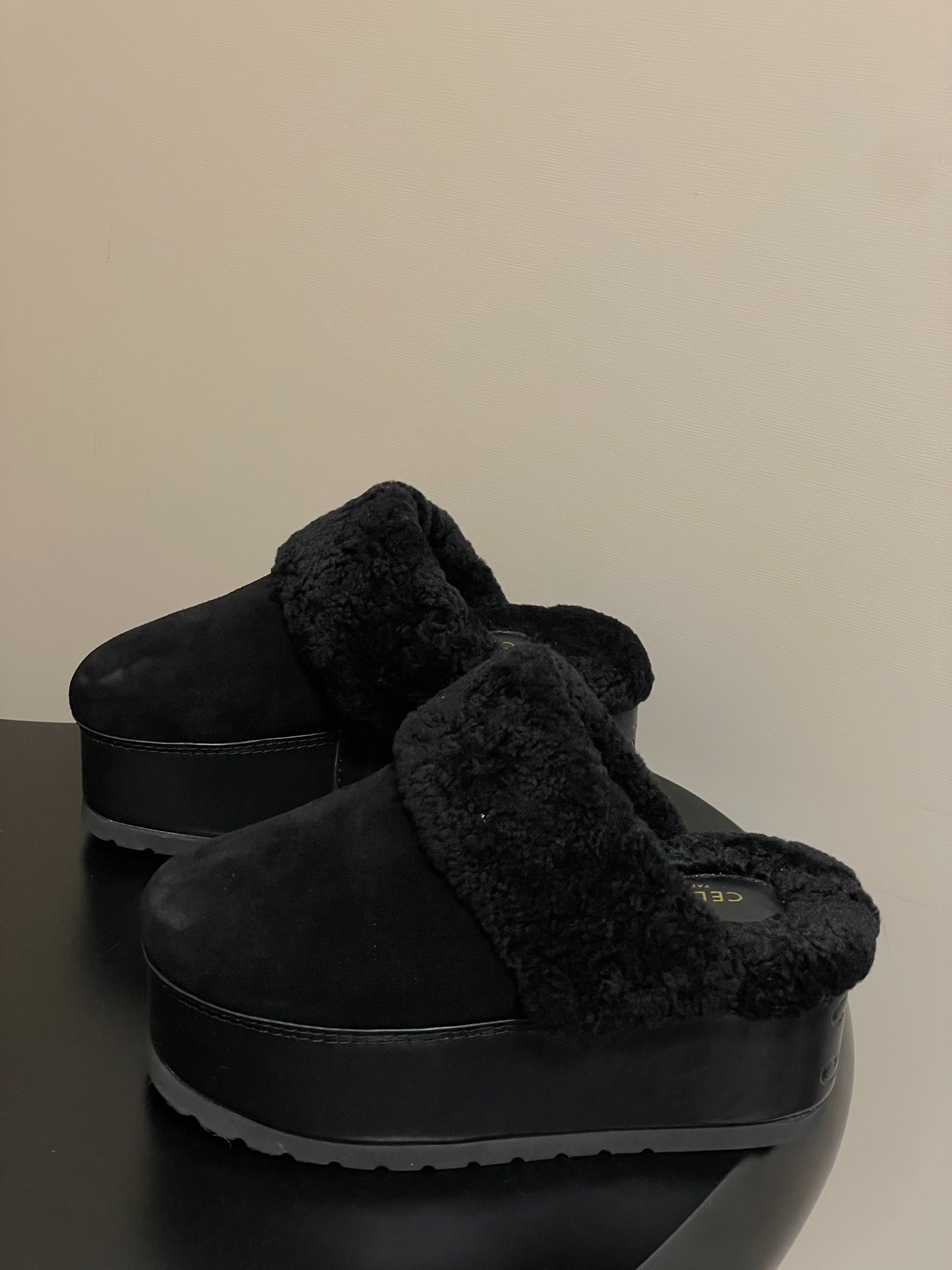 셀린느 25Fw 신상 울 세미 슬리퍼