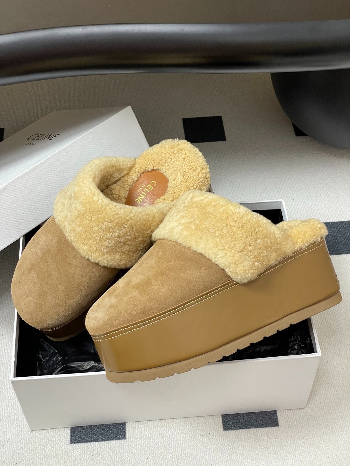 셀린느 25Fw 신상 울 세미 슬리퍼