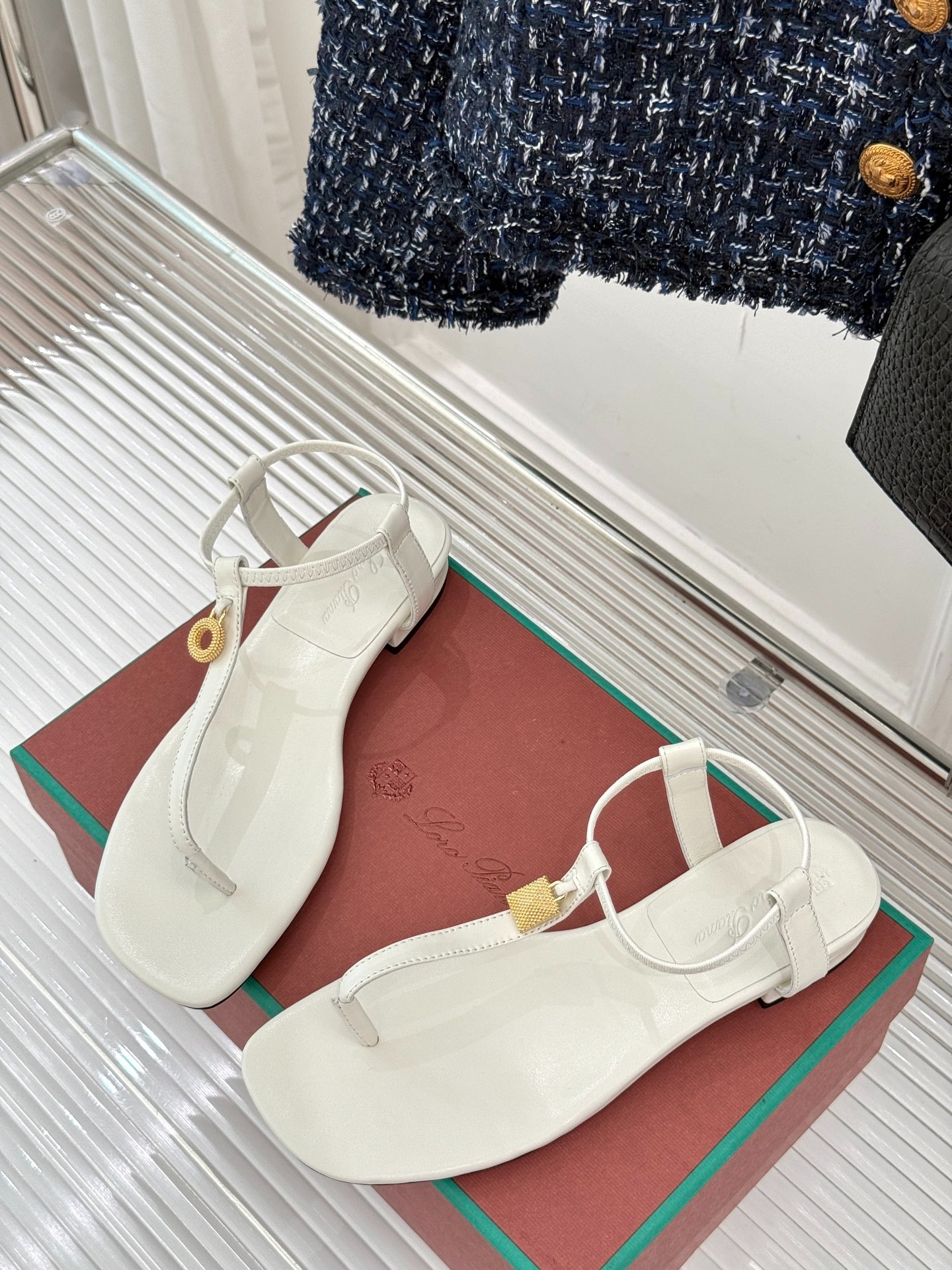 로로피아나 클래식 빈티지 펜던트 조리 슬리퍼