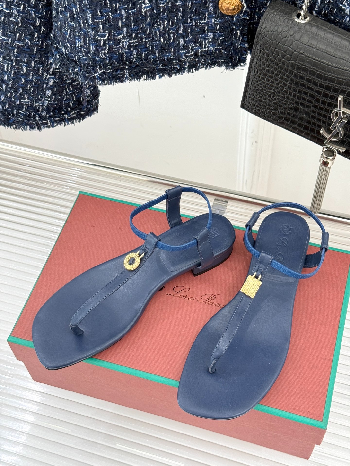 로로피아나 클래식 빈티지 펜던트 조리 슬리퍼