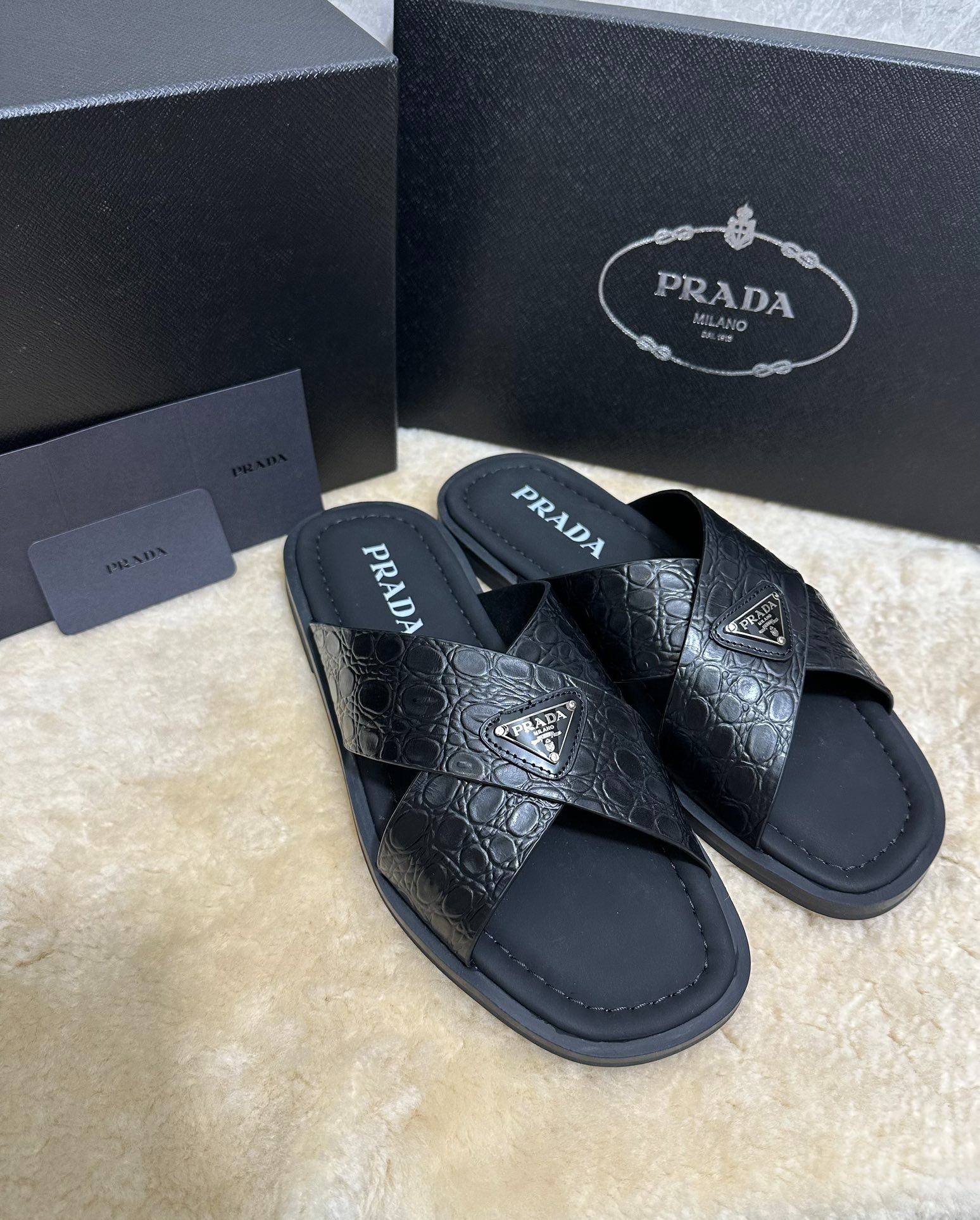 프라다 사피아노 퀴르 남자 샌들