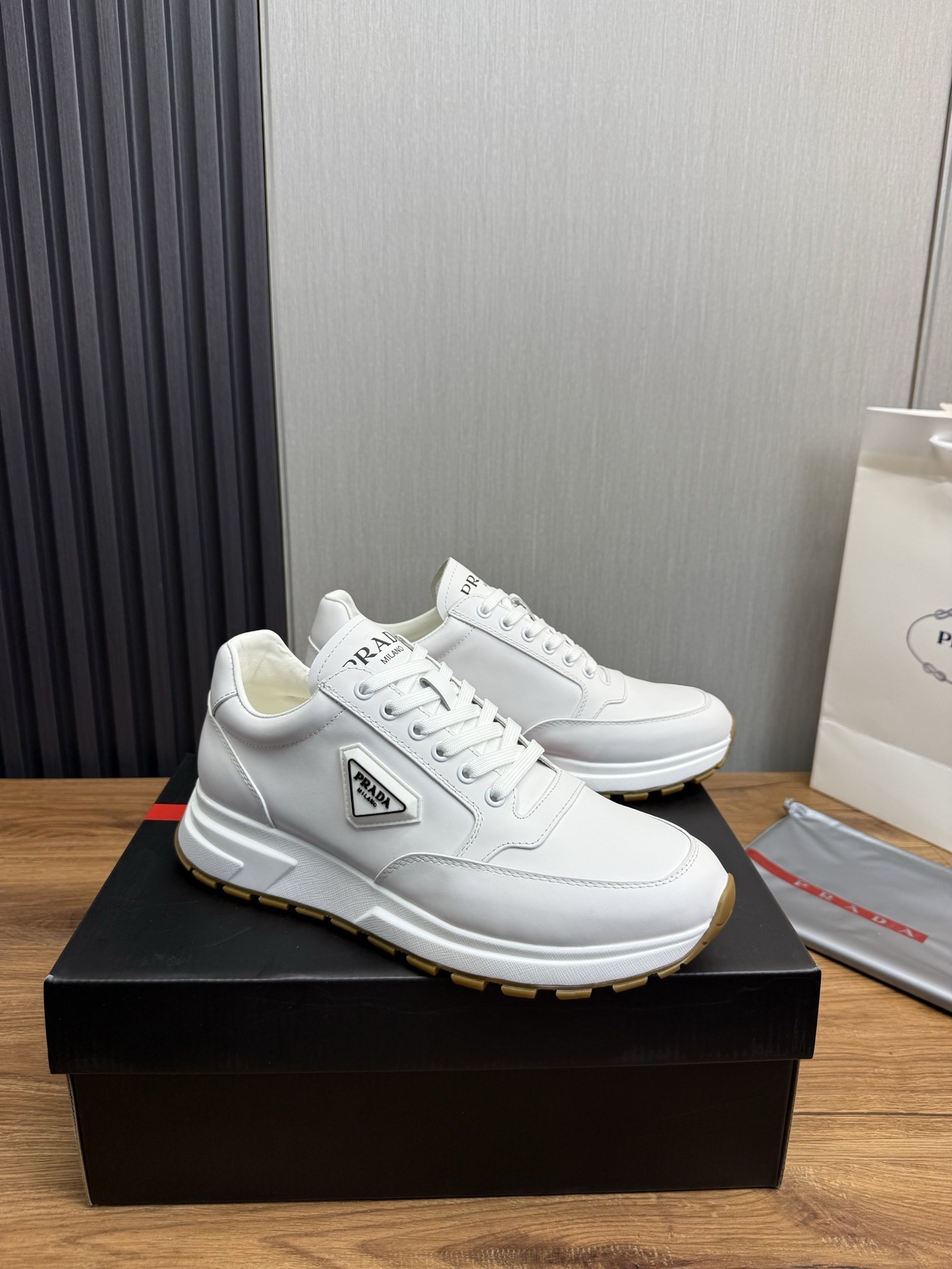 프라다 신상 남성 스니커즈