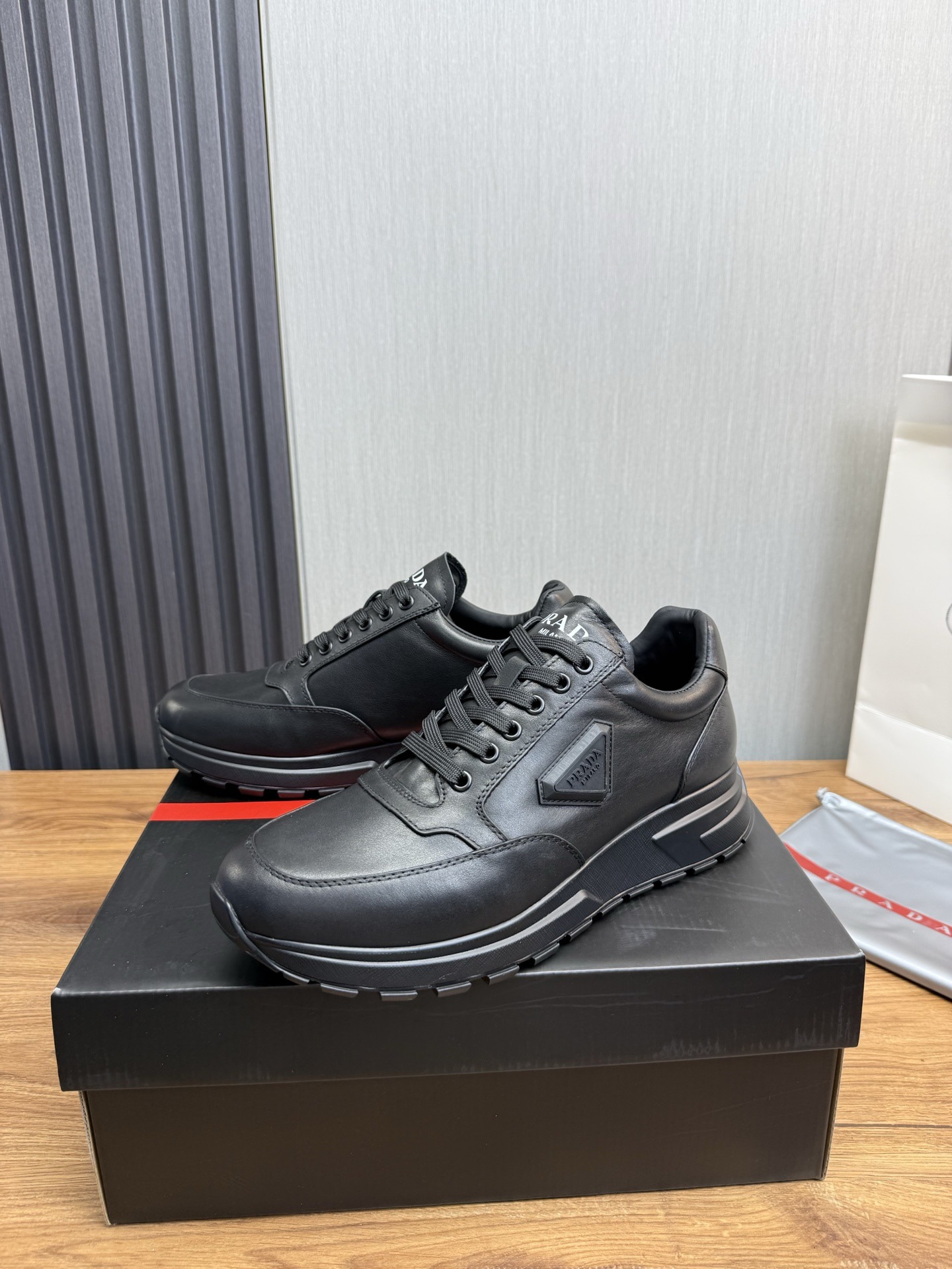 프라다 신상 남성 스니커즈