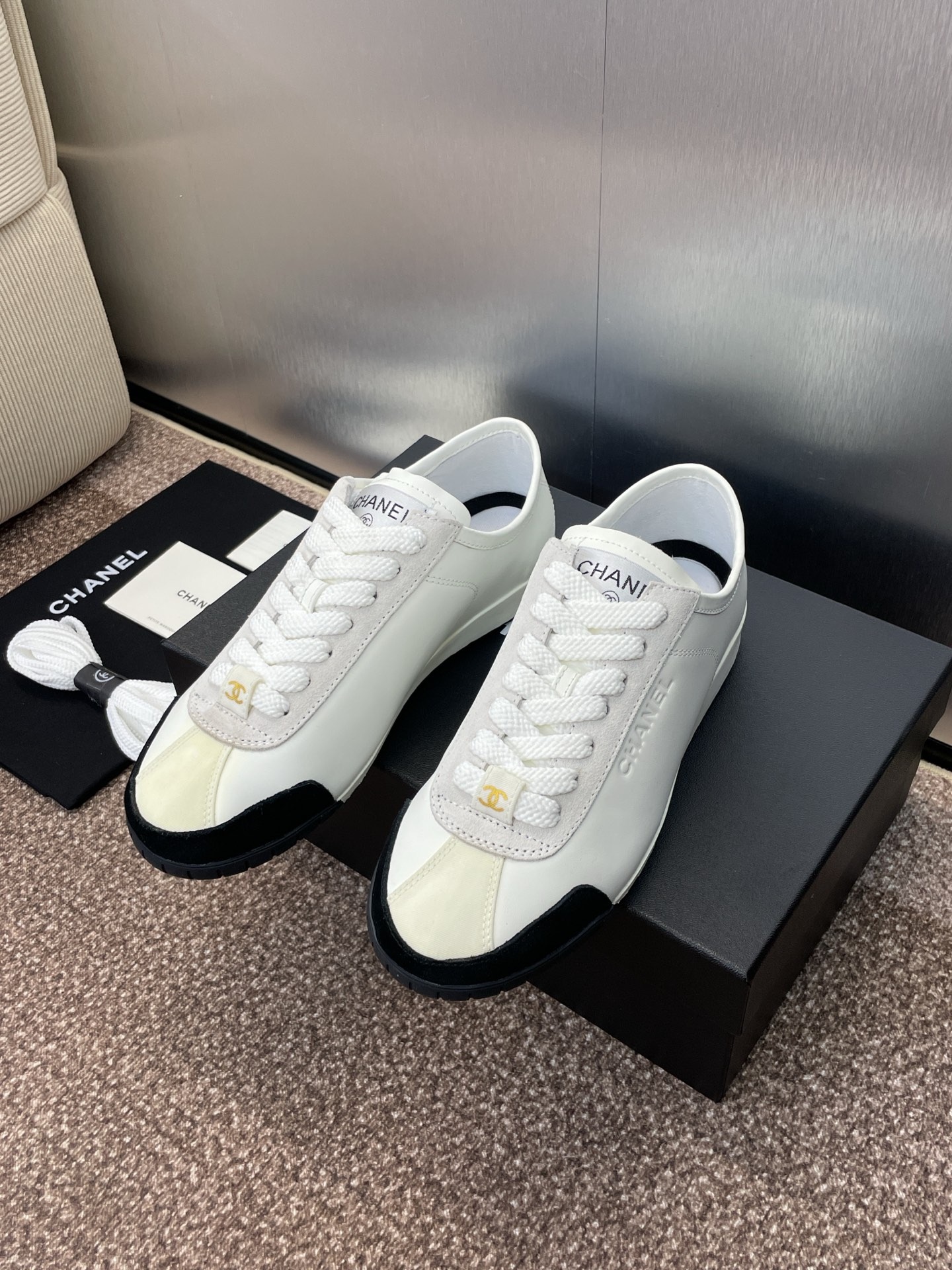 샤넬 신상 클래식 스트랩 여성화