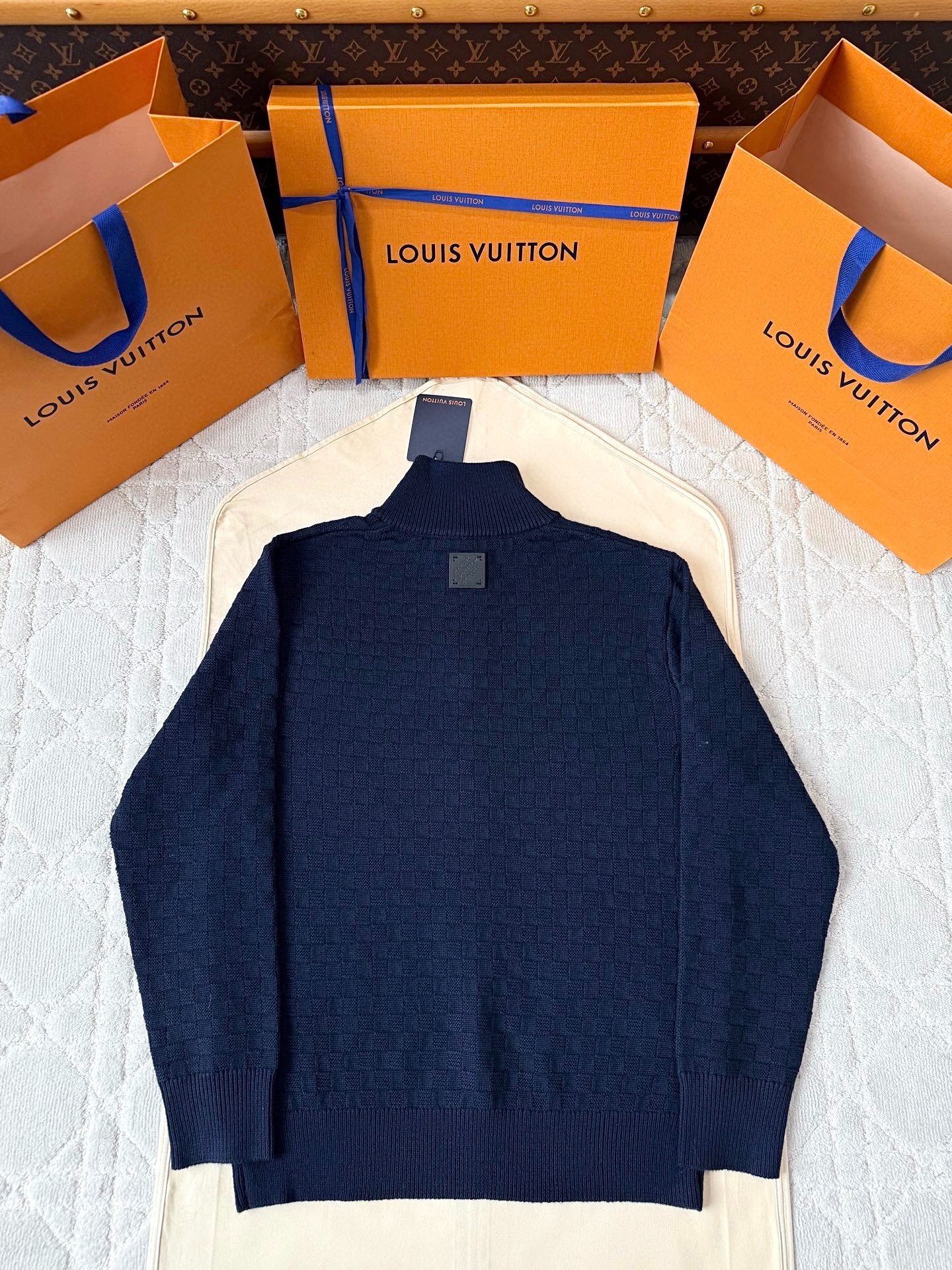 루이비통 신상 체크 반집업 풀오버 스웨터