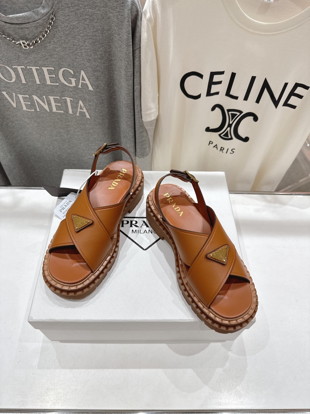 프라다 2025ss 여름 신상 빈티지 비치 통굽 샌들