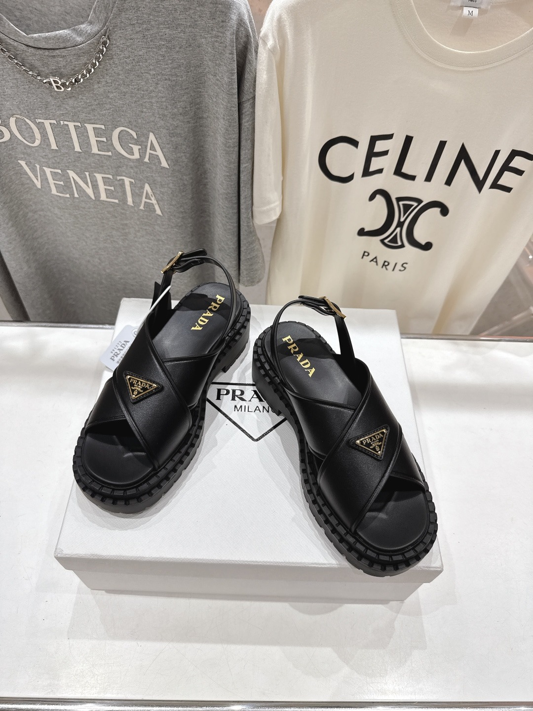 프라다 2025ss 여름 신상 빈티지 비치 통굽 샌들