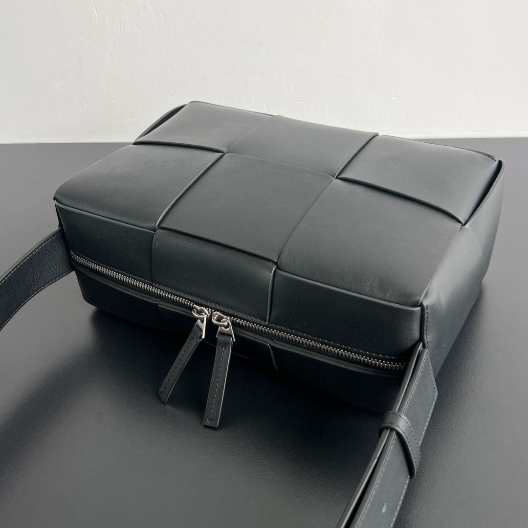 보테가베네타 미니 카세트 백