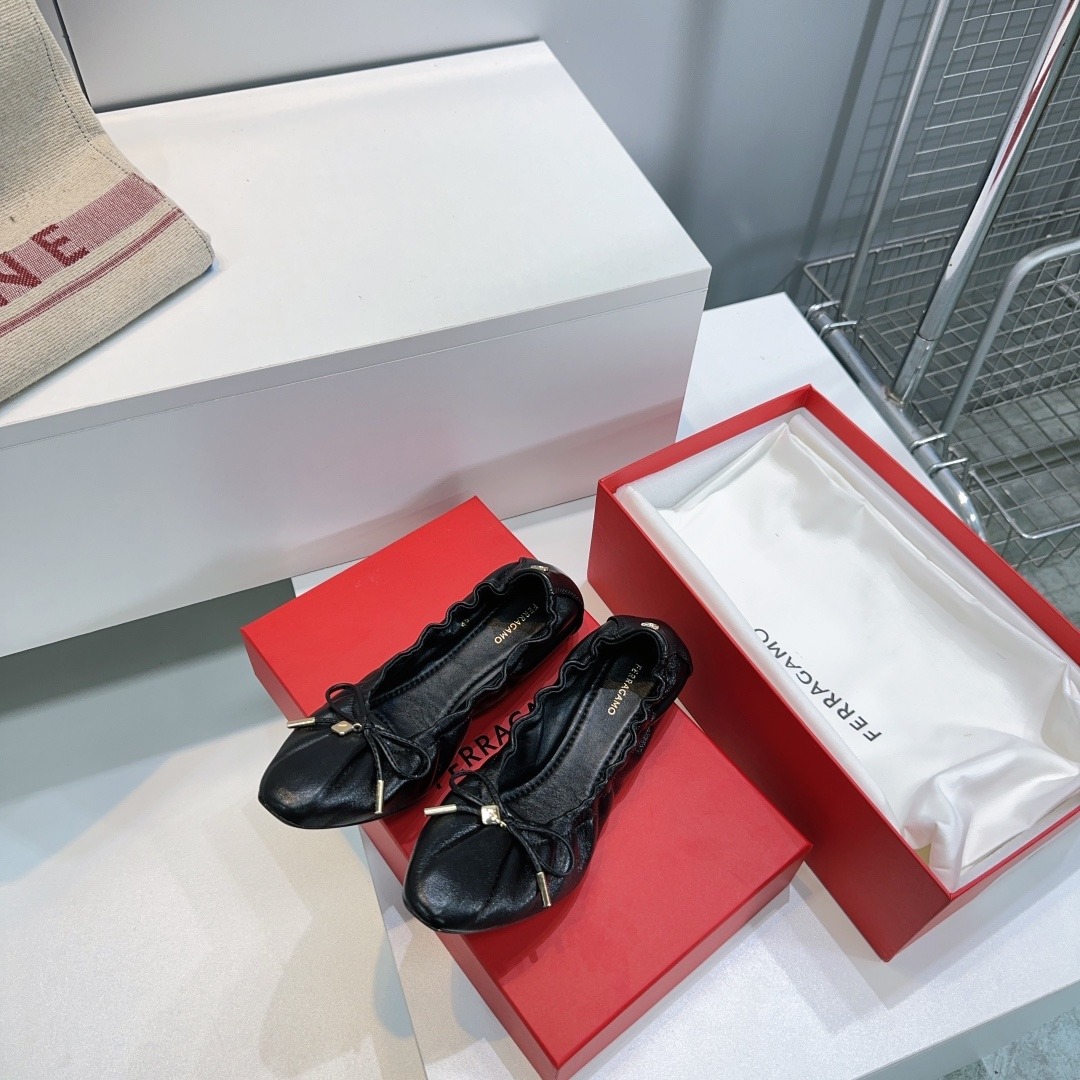 프라다 25 봄여름 신상 뒤 밴딩 발레 슈즈