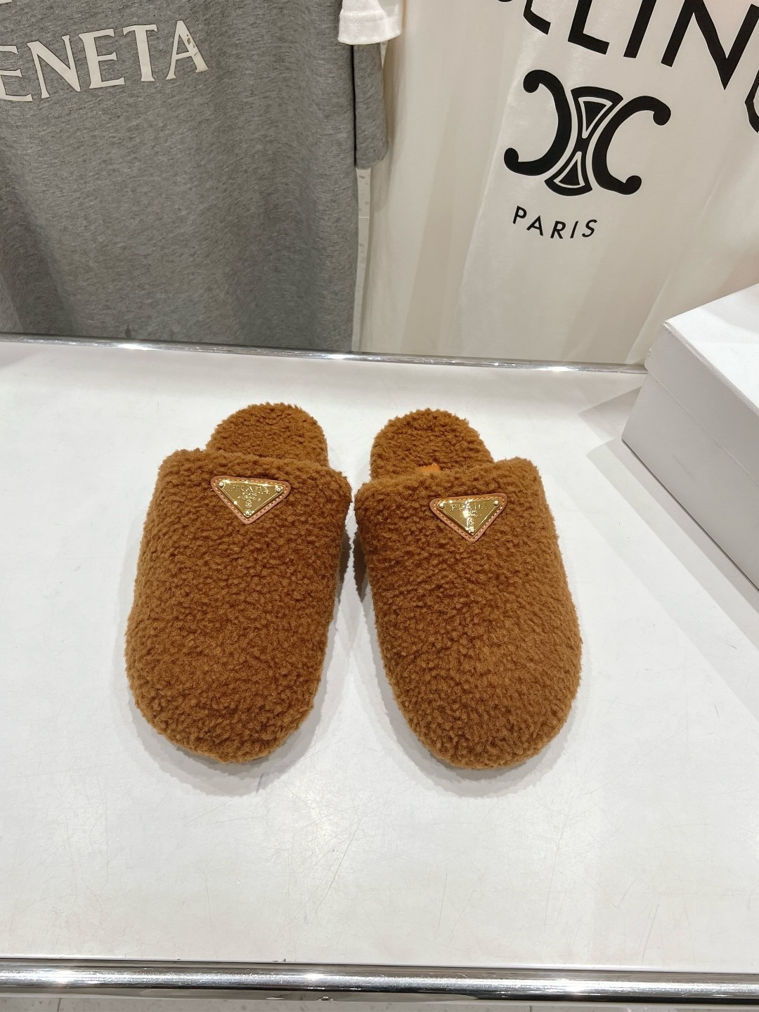 프라다 25ss 신상 양털 슬리퍼