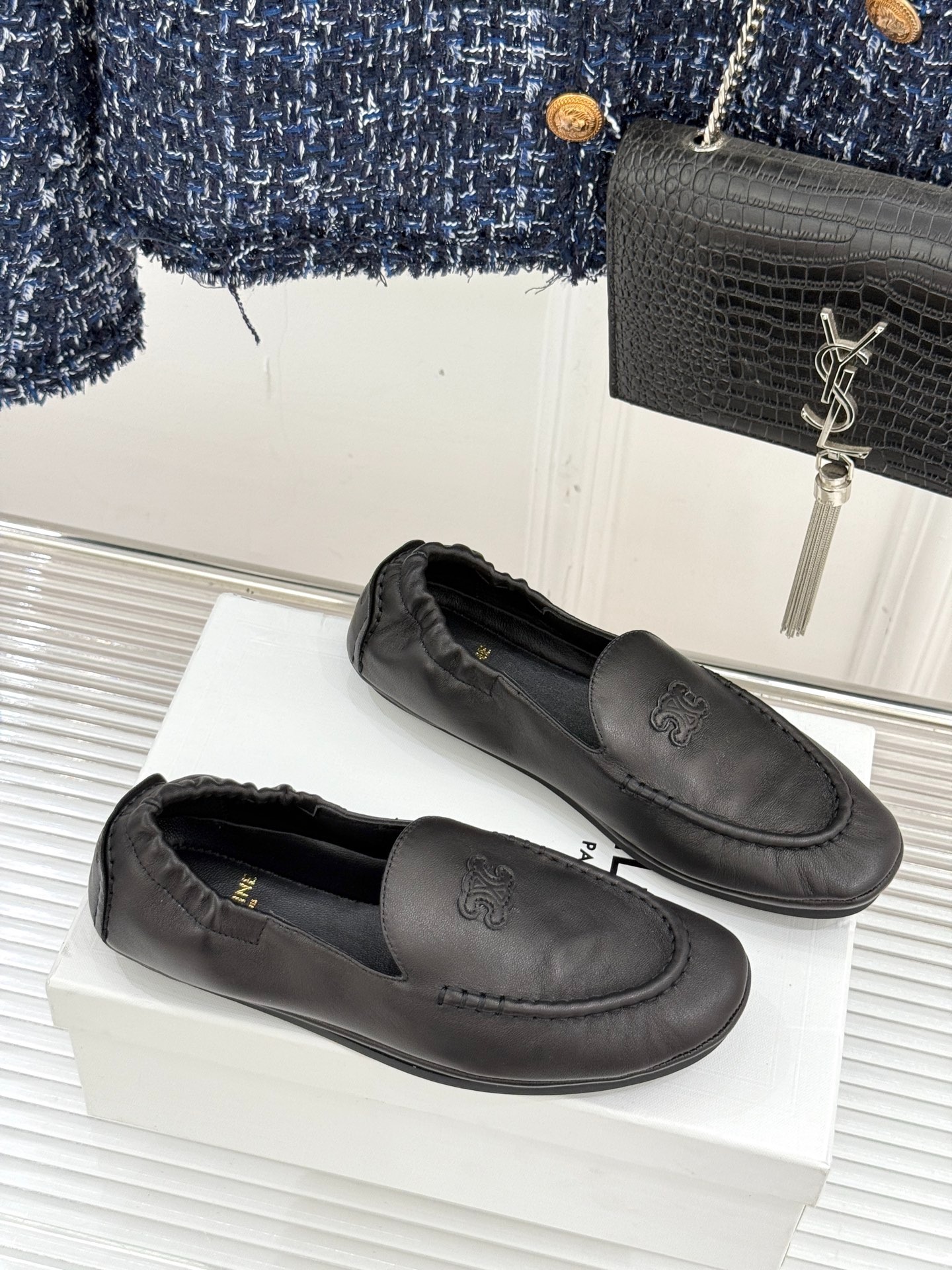 셀린느 25W 신상 스웨이드 로퍼