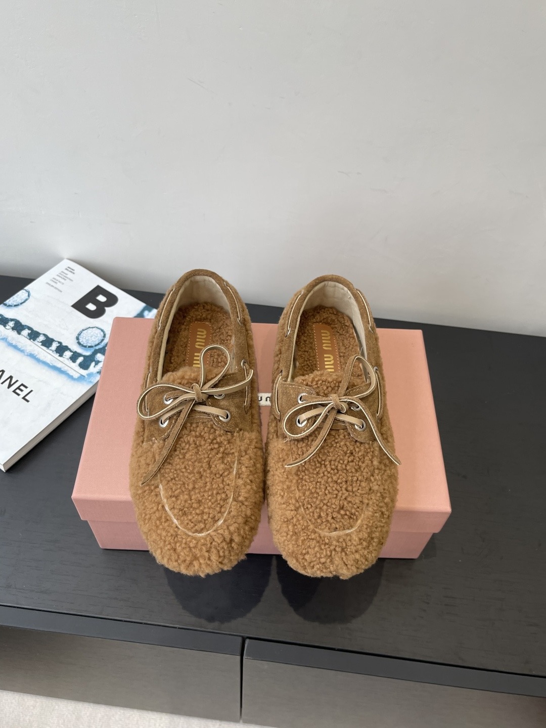 미우미우 25ss 신상 퍼 로퍼