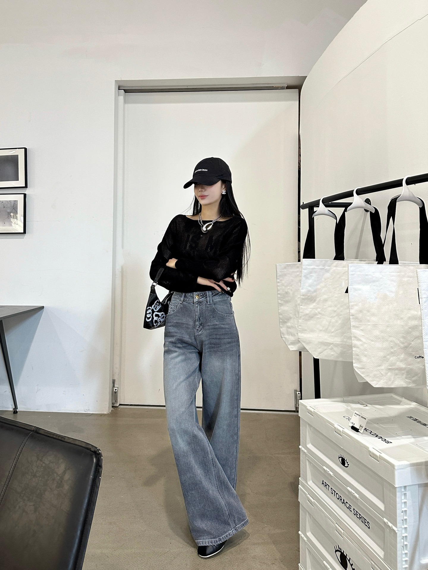 로에베 25ss 클래식 패턴 자수 청바지