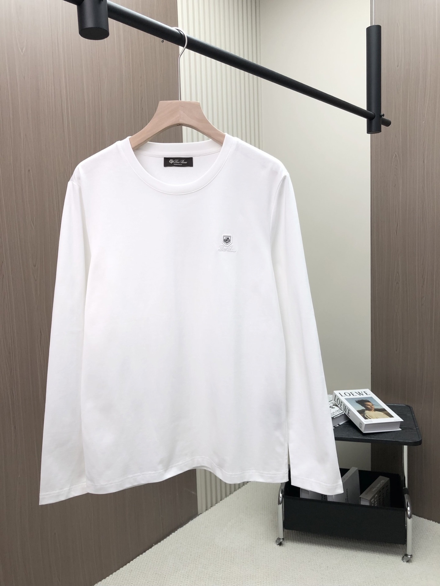 로로피아나 25 신상 클래식 긴팔 티셔츠