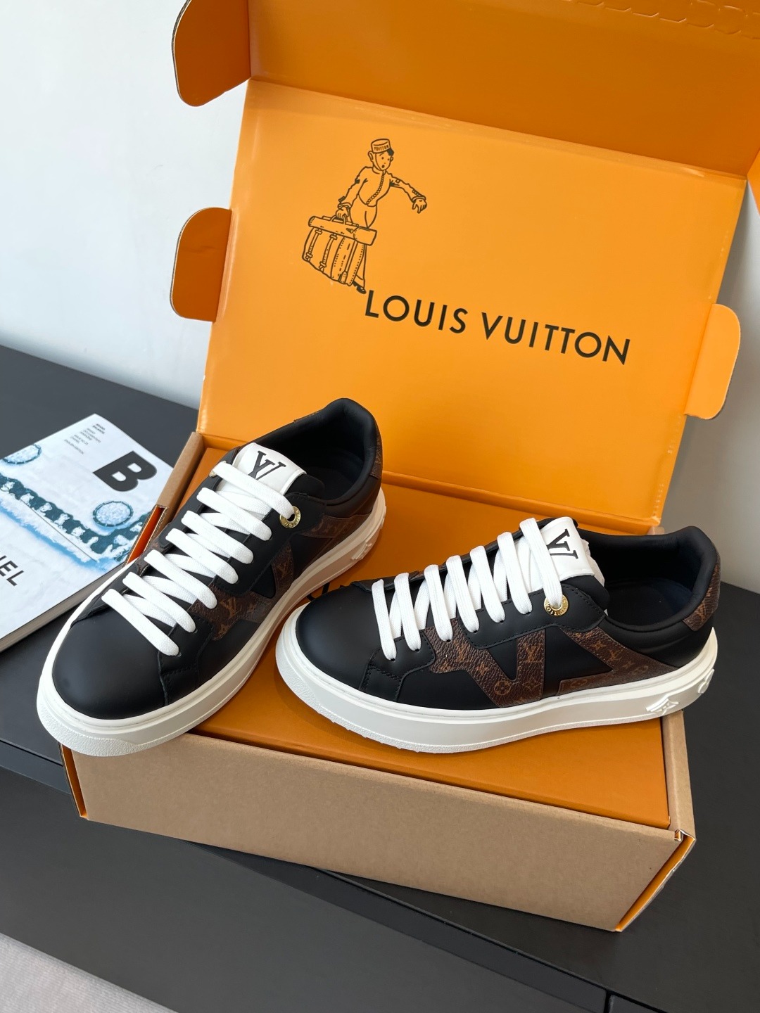 루이비통 캐주얼 스니커즈