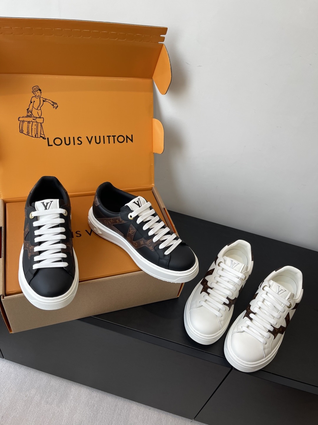 루이비통 캐주얼 스니커즈