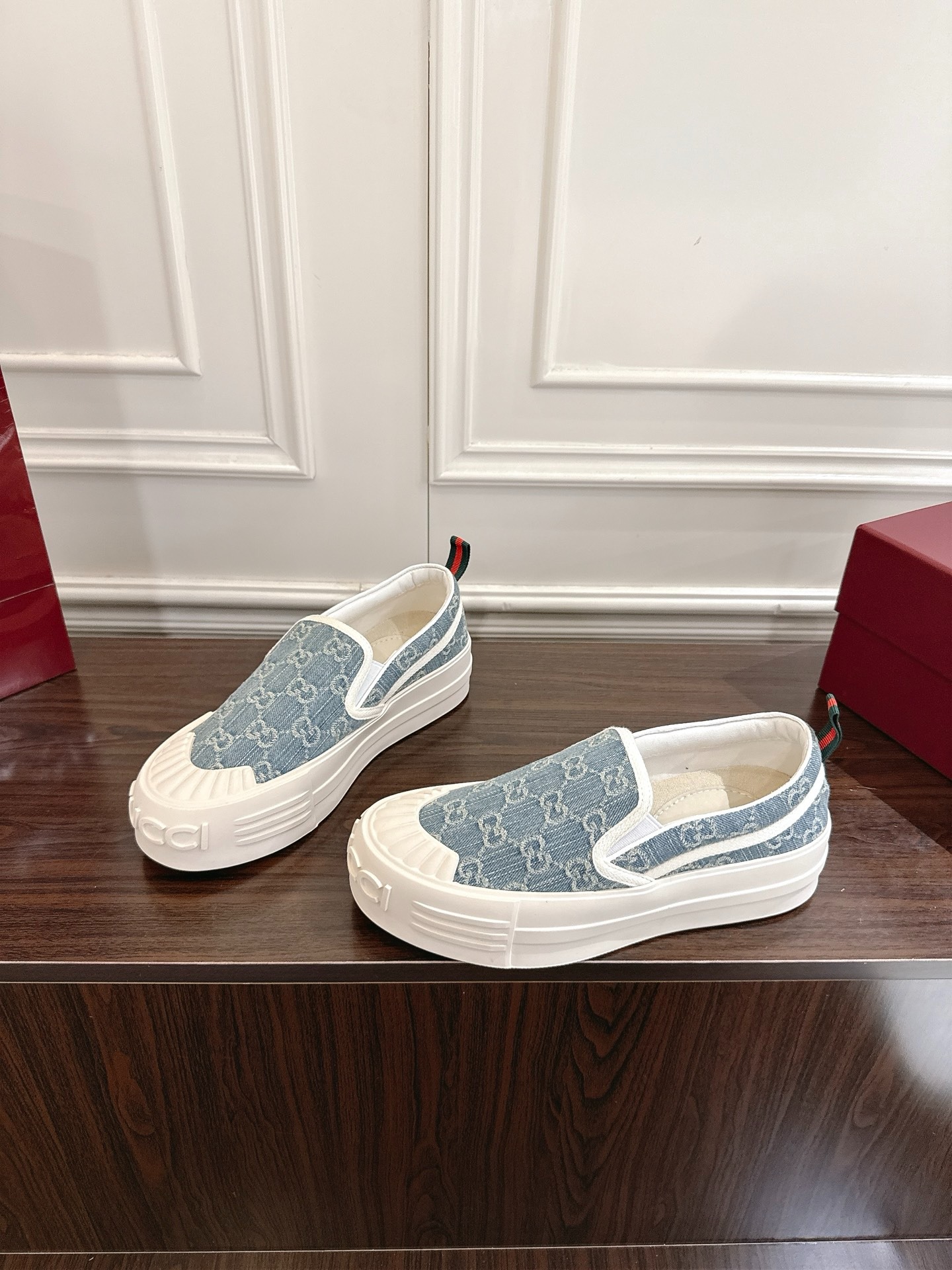 구찌 신상 캔버스 슬립온