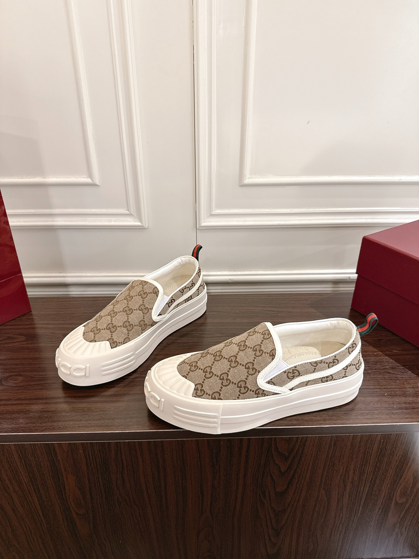 구찌 신상 캔버스 슬립온