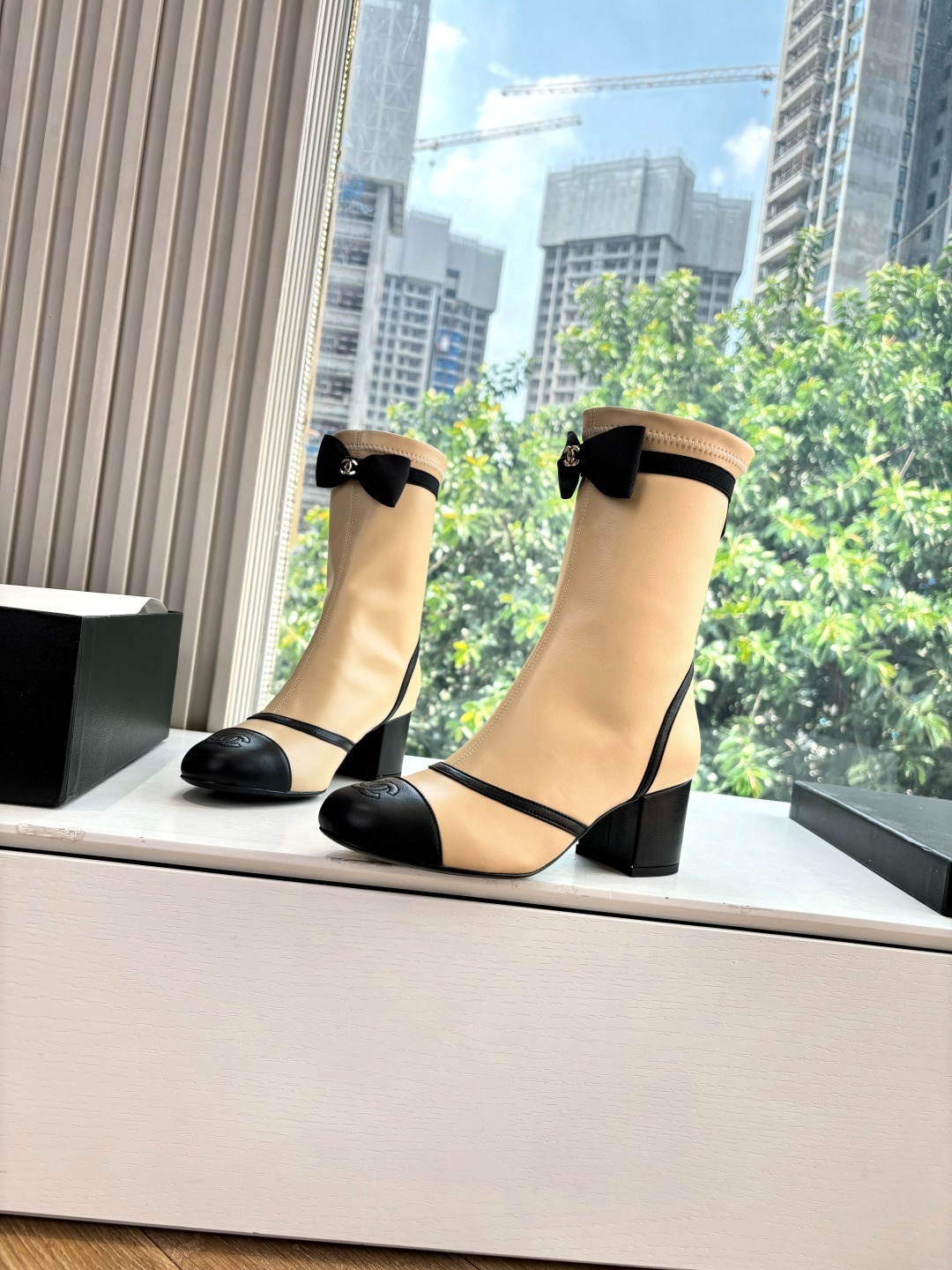 샤넬 최신 가을/겨울 25B 망사 리본 부츠