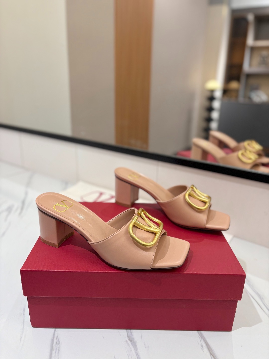 발렌티노 신상 버클 슬리퍼