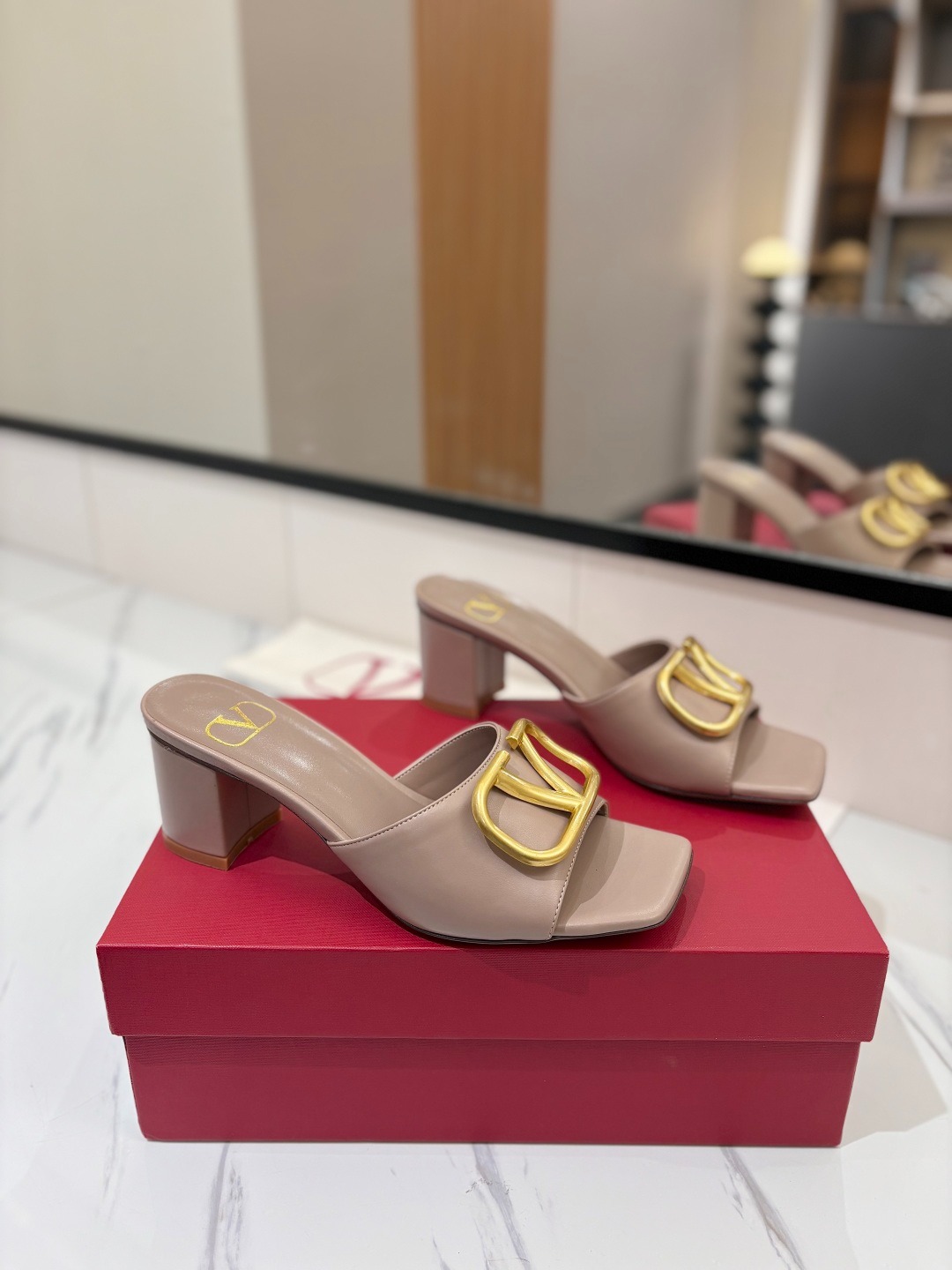 발렌티노 신상 버클 슬리퍼