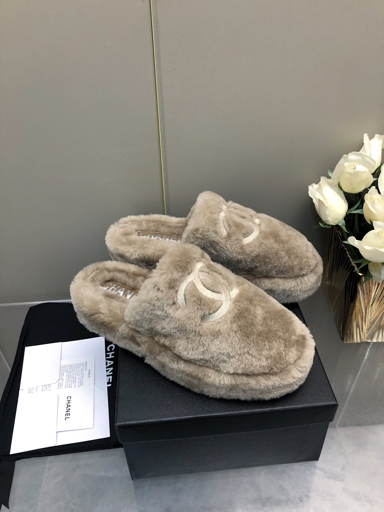 샤넬 25ss 신상 양털 슬리퍼