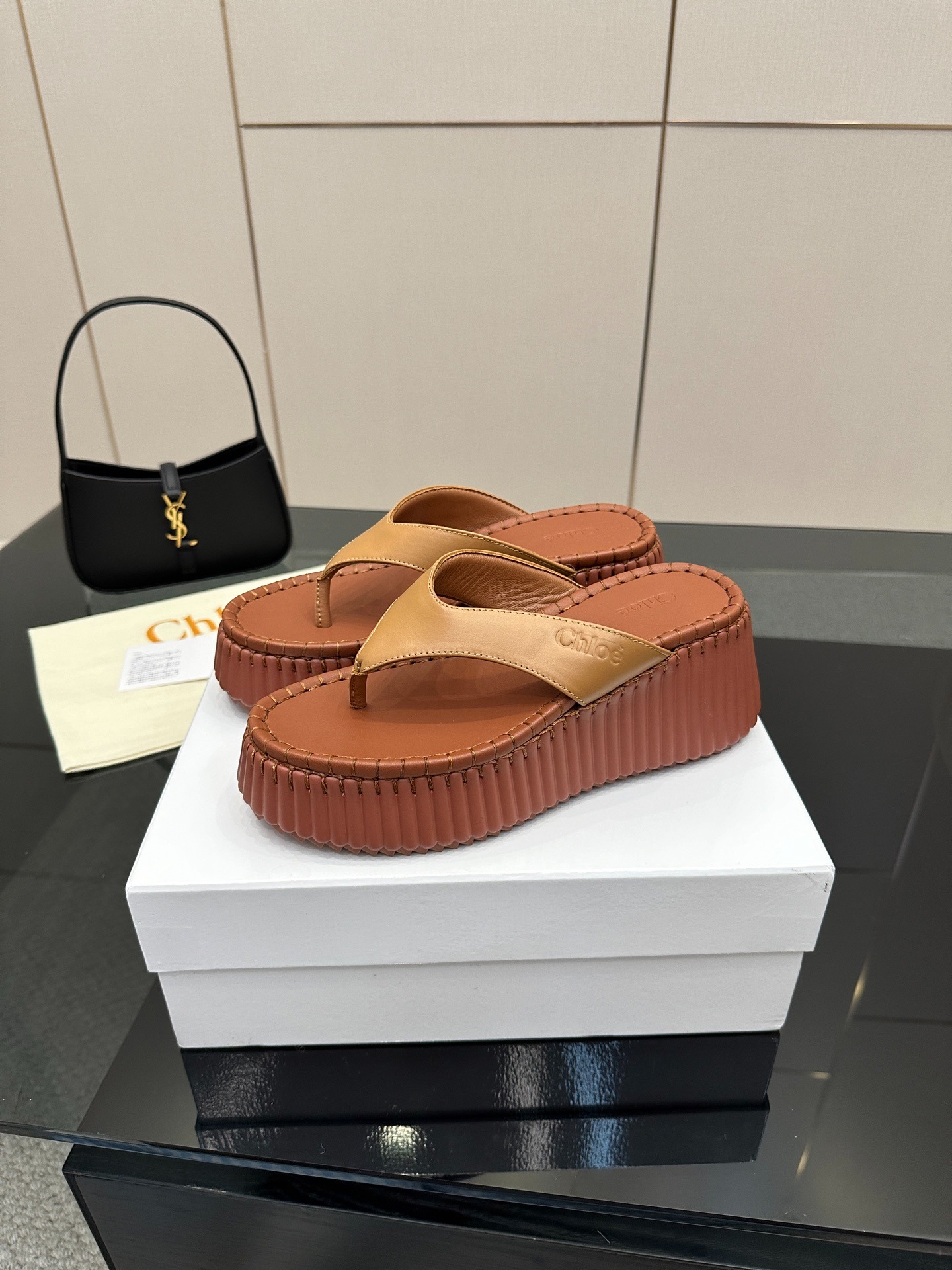 클로애 최신 라인 통굽 쪼리