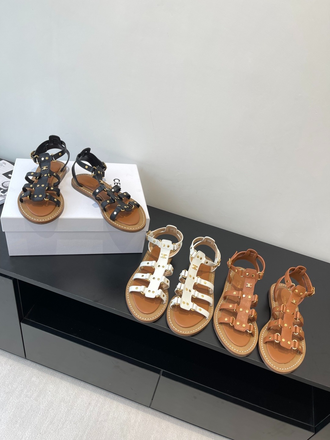 셀린느 신상 글래디 에이터 샌들