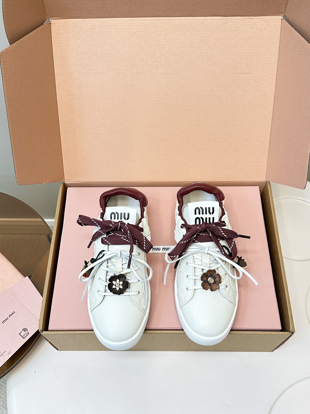 미우미우 25K 신상 스트랩 통굽 스니커즈