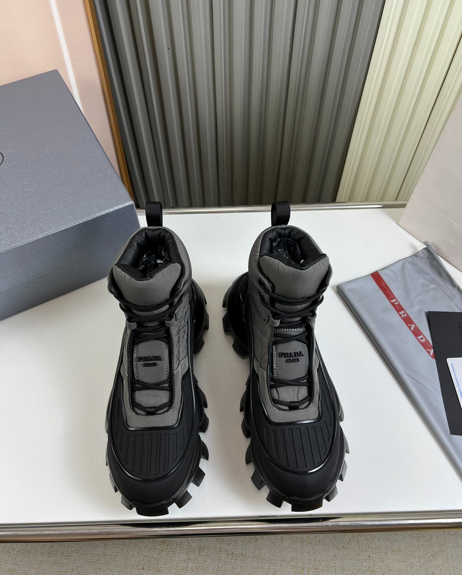 프라다 신상 워커 부츠