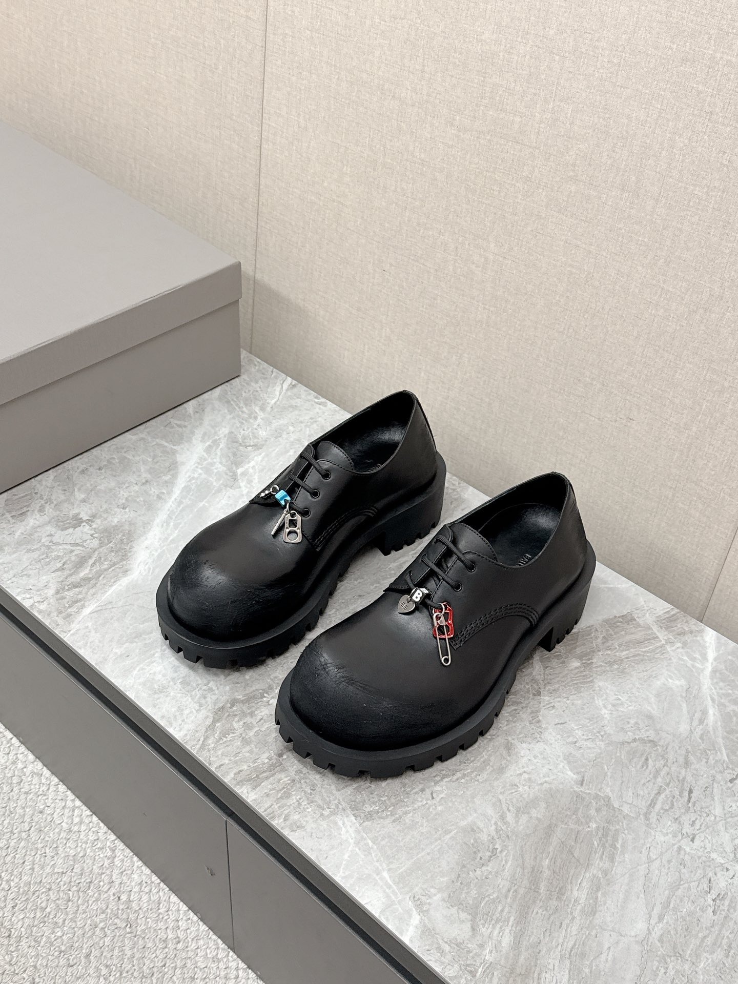 발렌시아가 신상 로퍼