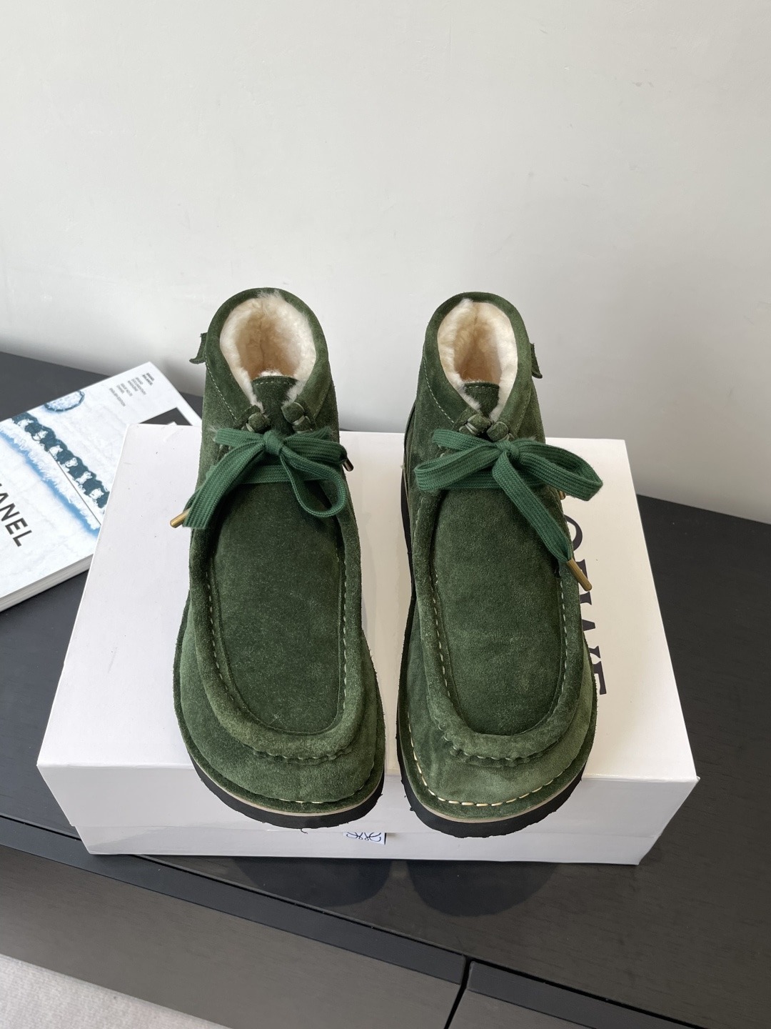 로에베 25ss 신상 빈티지 스니커즈 앵클부츠