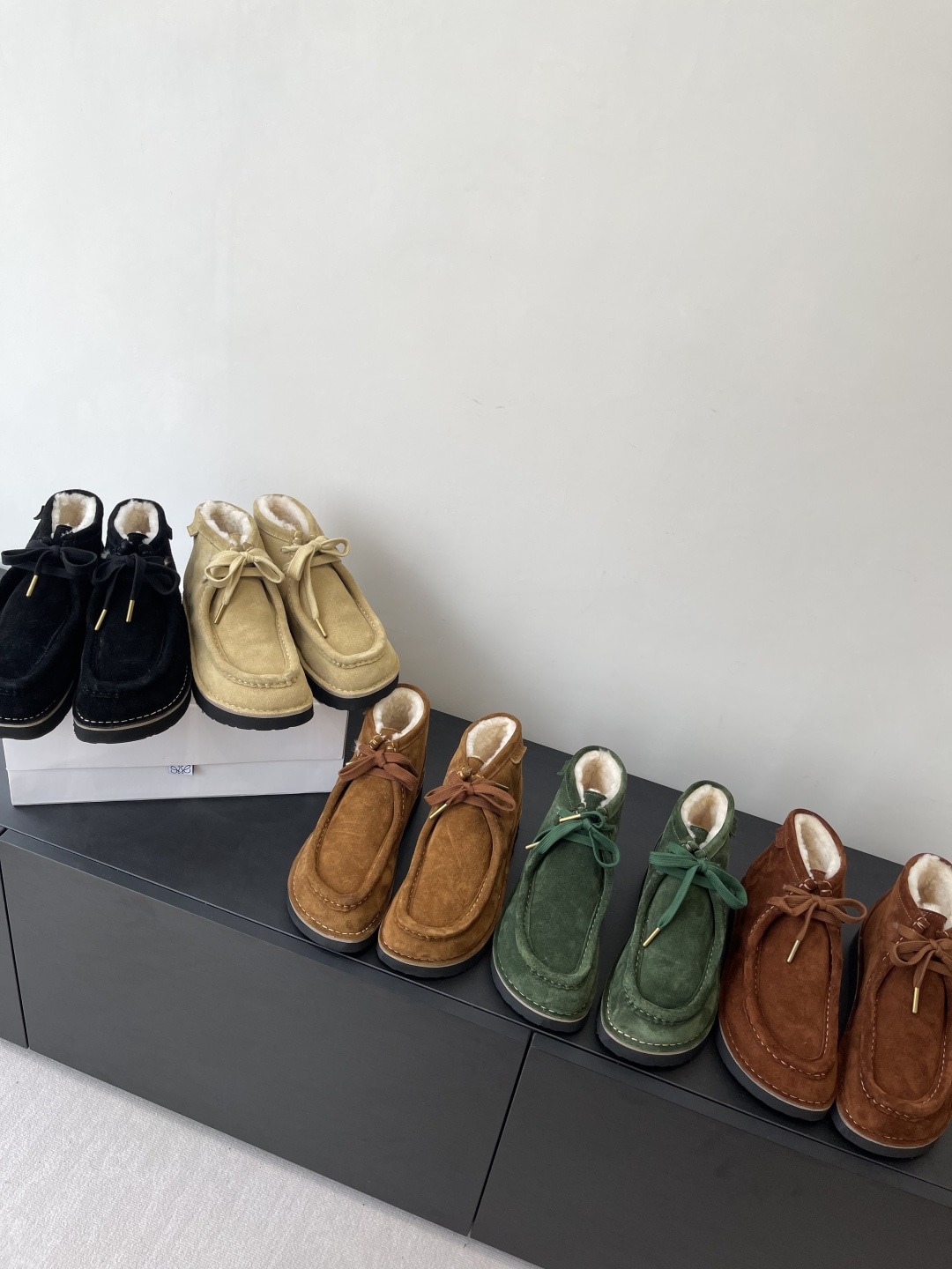 로에베 25ss 신상 빈티지 스니커즈 앵클부츠