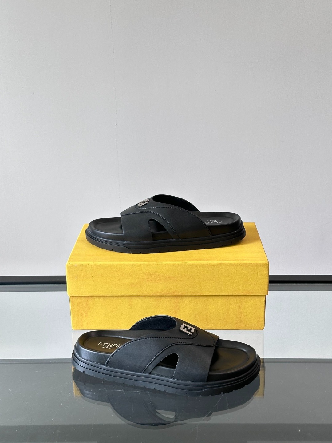 펜디 고품질 신상 슬리퍼