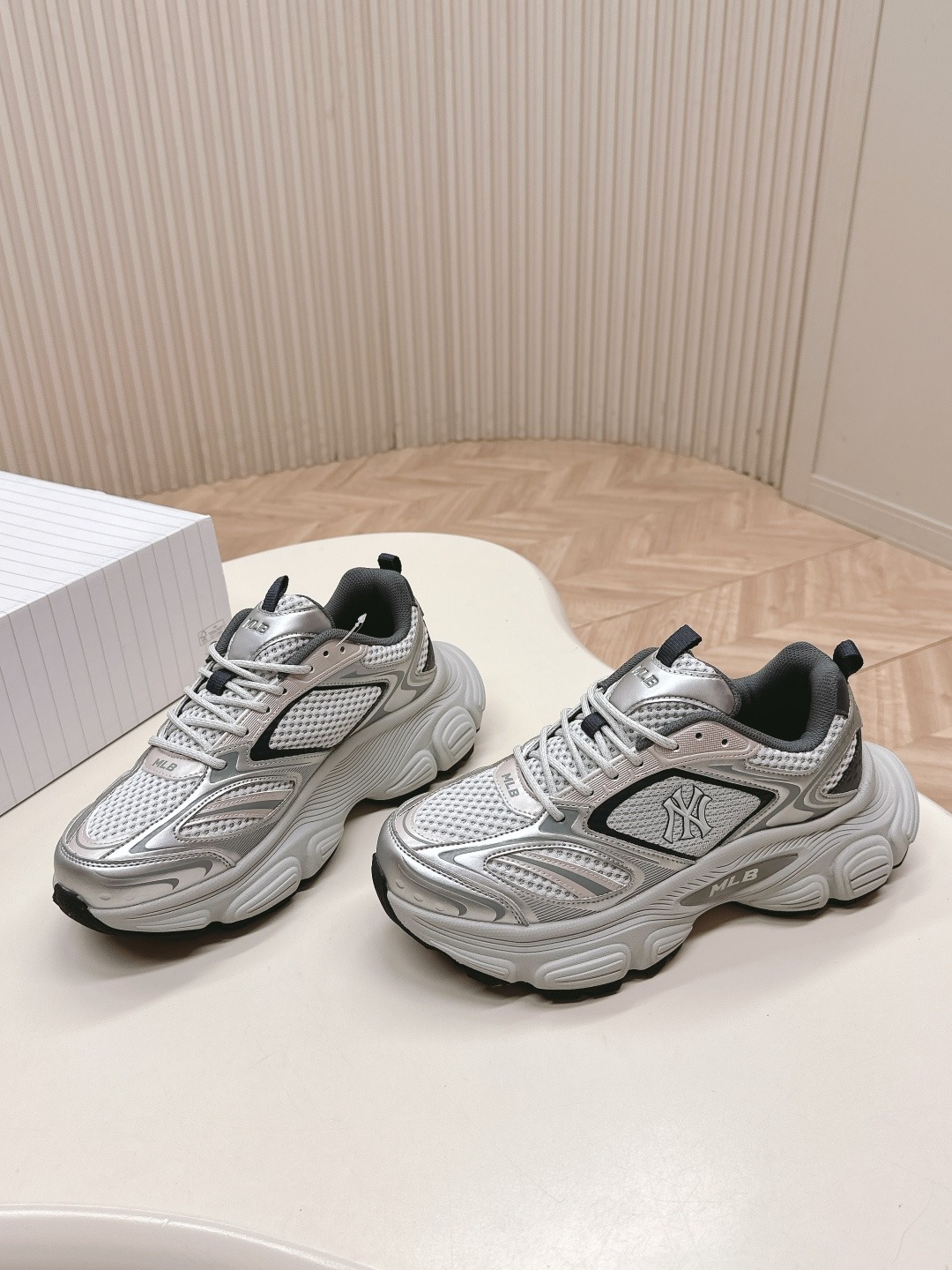 M*B 25ss 신상 스니커즈