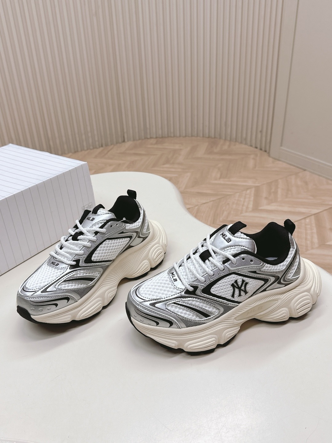 M*B 25ss 신상 스니커즈